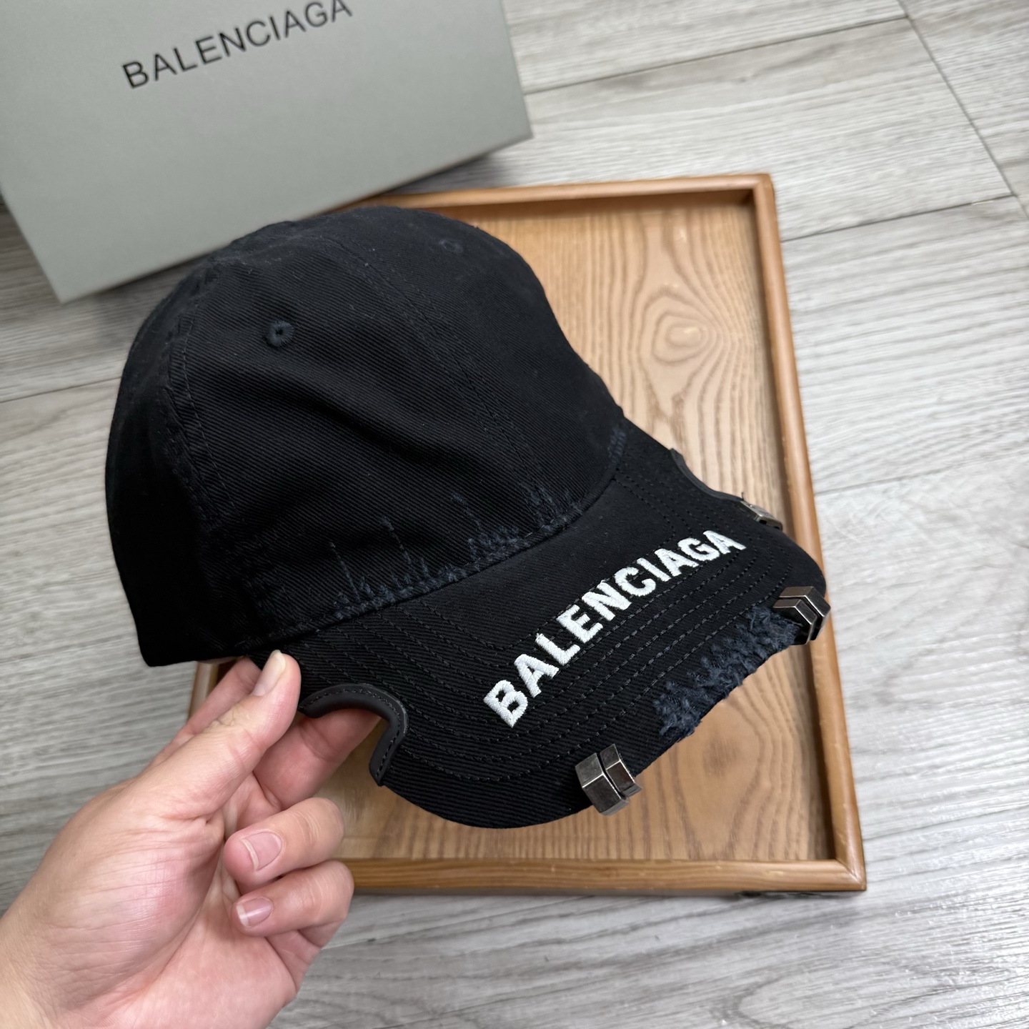 。BA。巴黎世家。【配防尘袋】新品棒球帽！材质：纯棉！透气性好！春天挡风，夏天防晒必备单品！颜色大气！款