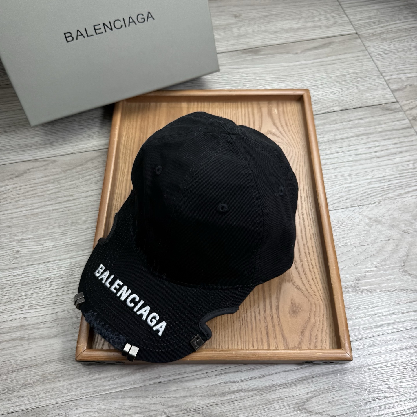 。BA。巴黎世家。【配防尘袋】新品棒球帽！材质：纯棉！透气性好！春天挡风，夏天防晒必备单品！颜色大气！款