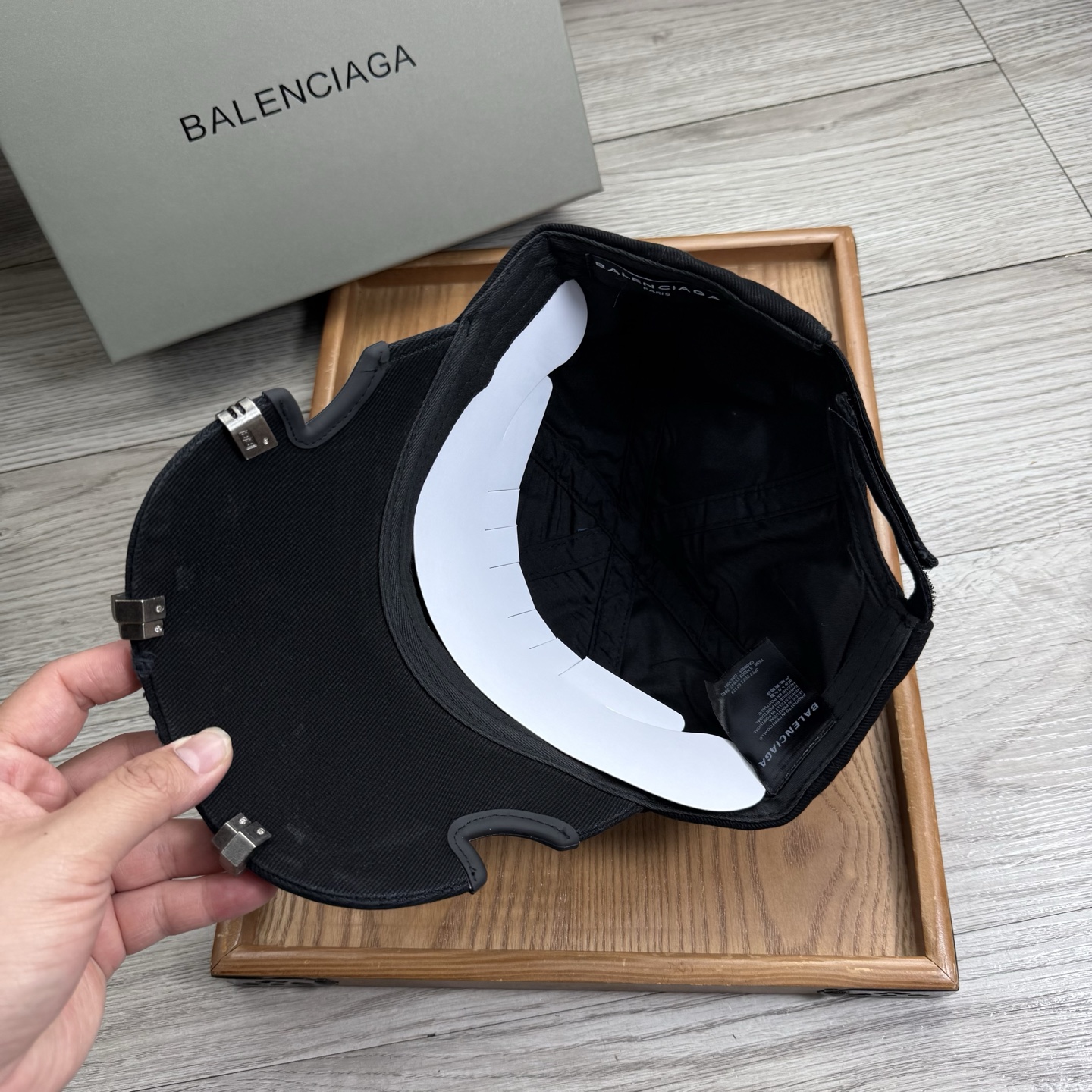 。BA。巴黎世家。【配防尘袋】新品棒球帽！材质：纯棉！透气性好！春天挡风，夏天防晒必备单品！颜色大气！款