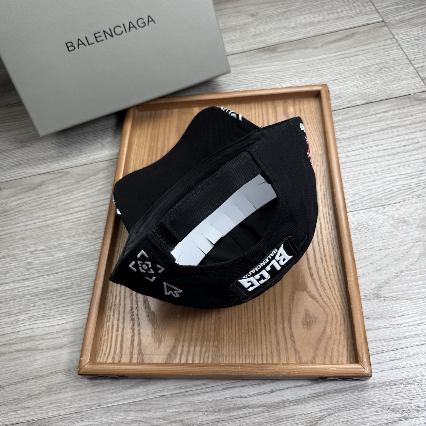 。BA。巴黎世家。【配防尘袋】新品棒球帽！材质：纯棉！透气性好！春天挡风，夏天防晒必备单品！颜色大气！款