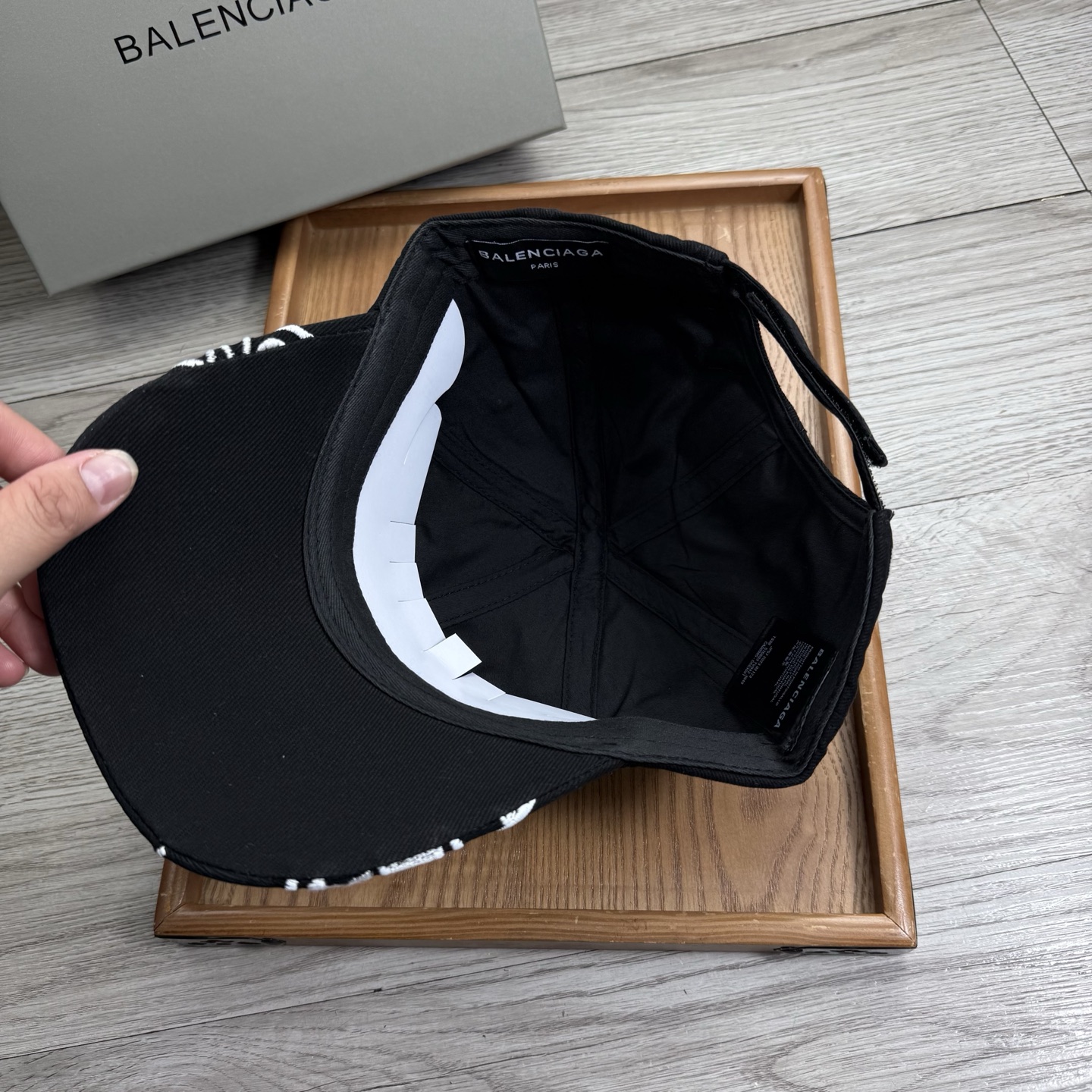 。BA。巴黎世家。【配防尘袋】新品棒球帽！材质：纯棉！透气性好！春天挡风，夏天防晒必备单品！颜色大气！款