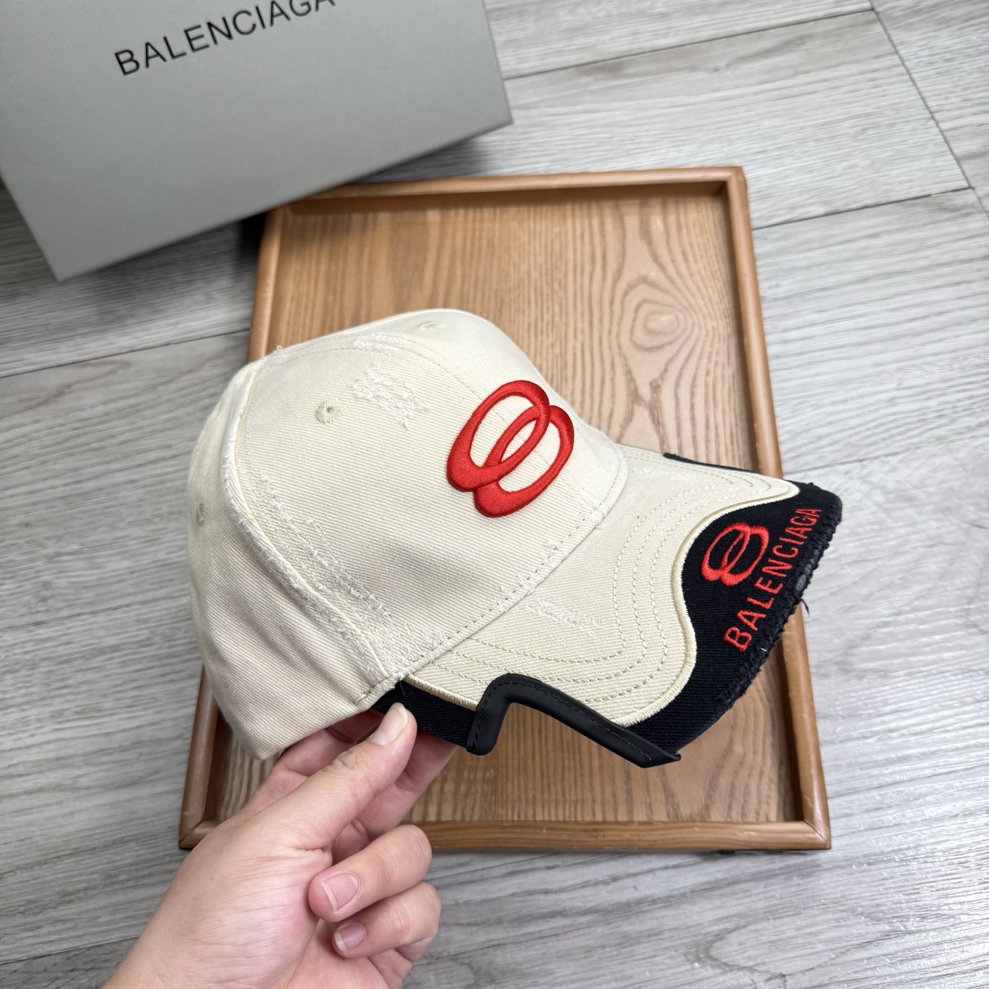 。BA。巴黎世家。【配防尘袋】新品棒球帽！材质：纯棉！透气性好！春天挡风，夏天防晒必备单品！颜色大气！款