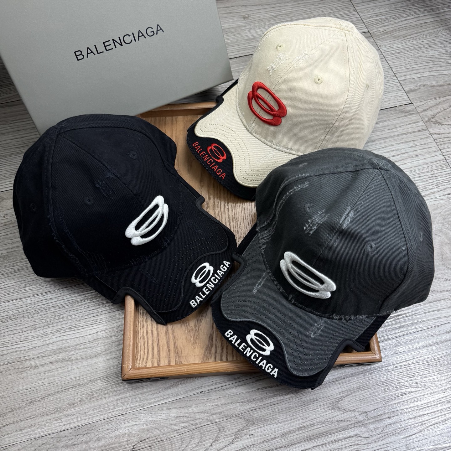 。BA。巴黎世家。【配防尘袋】新品棒球帽！材质：纯棉！透气性好！春天挡风，夏天防晒必备单品！颜色大气！款