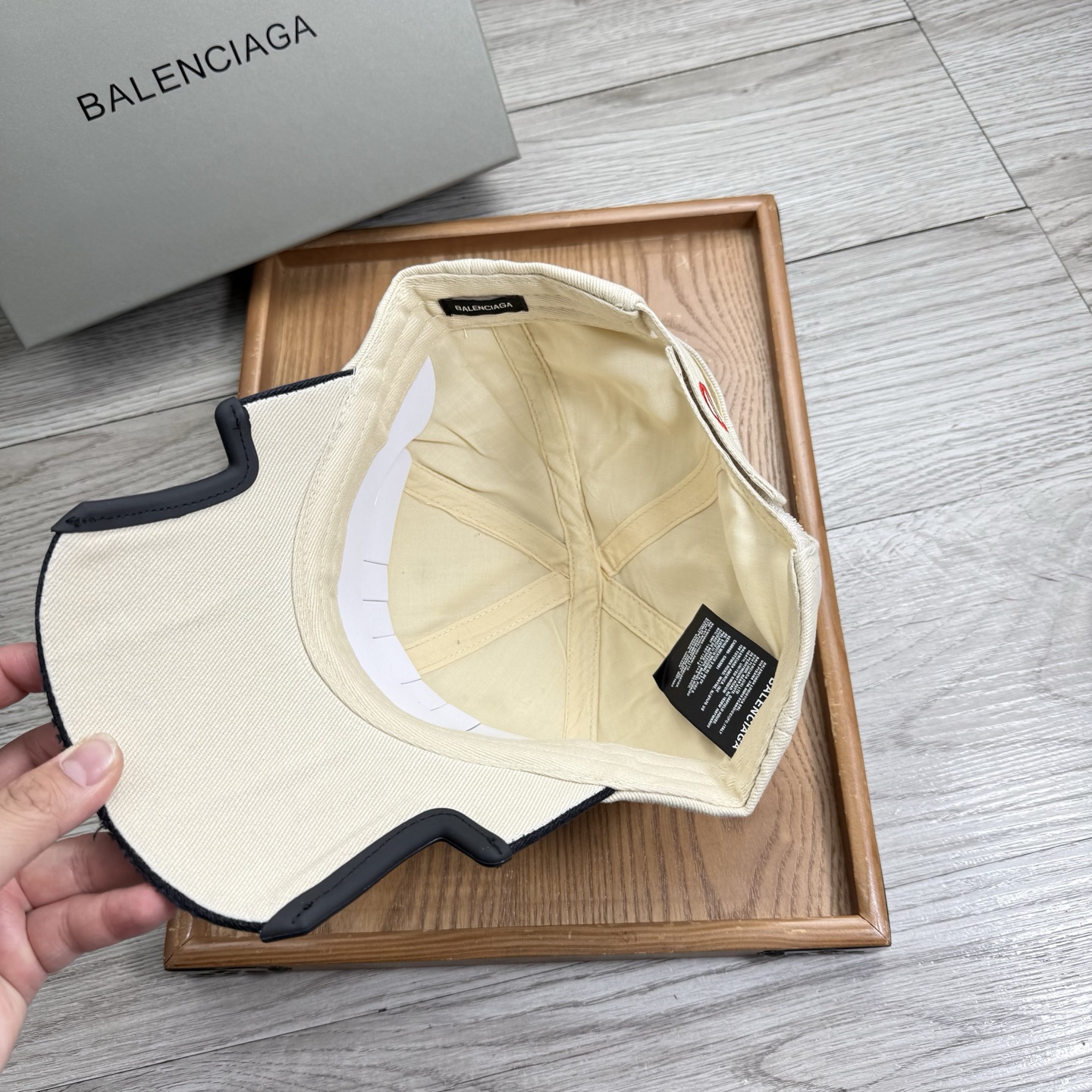 。BA。巴黎世家。【配防尘袋】新品棒球帽！材质：纯棉！透气性好！春天挡风，夏天防晒必备单品！颜色大气！款