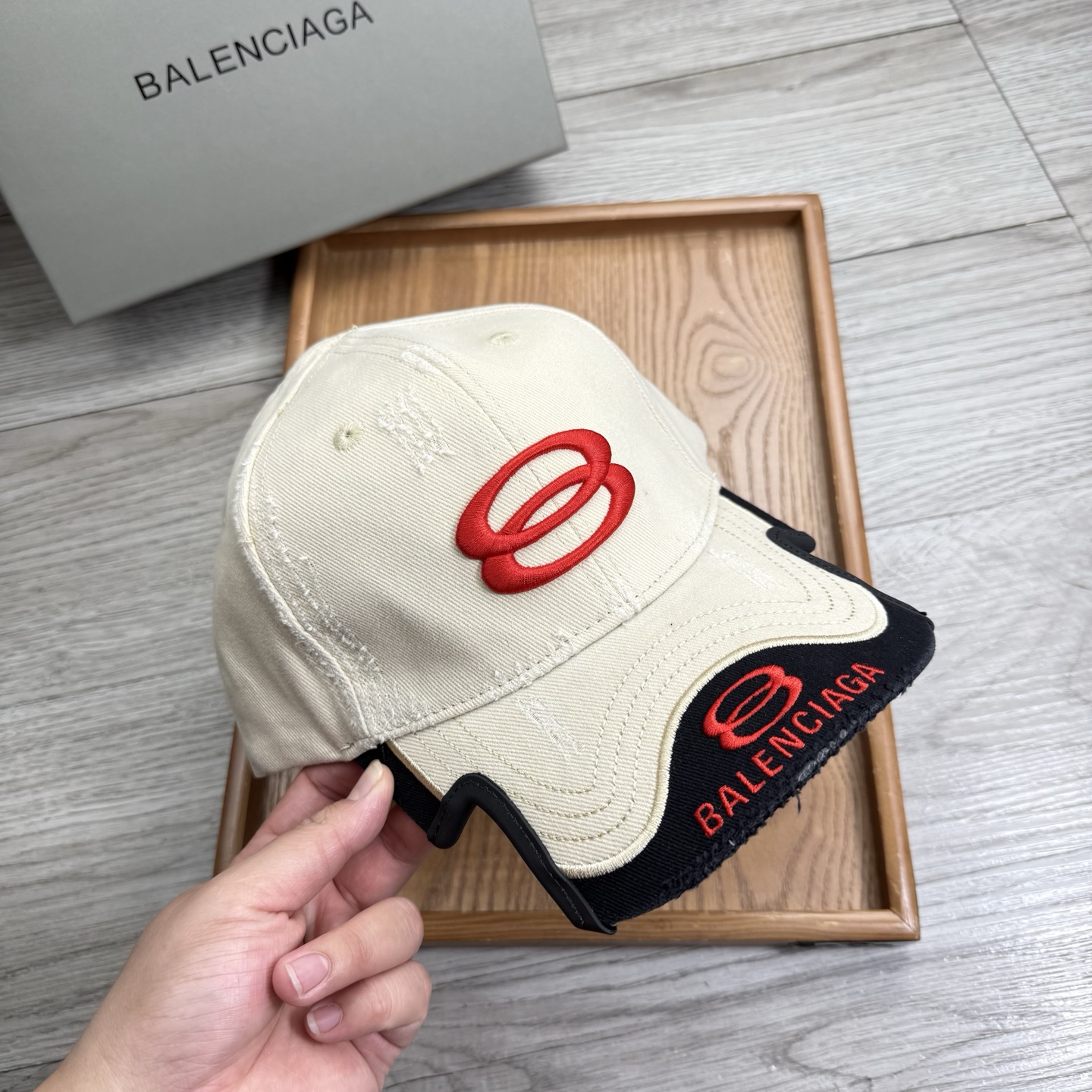 。BA。巴黎世家。【配防尘袋】新品棒球帽！材质：纯棉！透气性好！春天挡风，夏天防晒必备单品！颜色大气！款