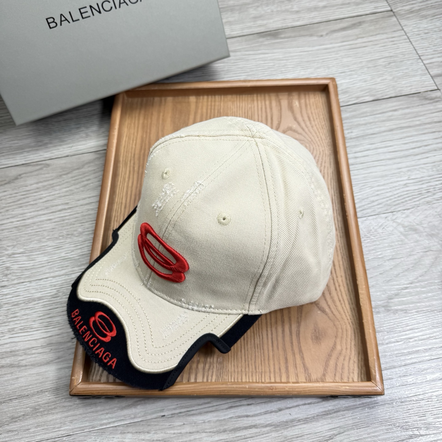 。BA。巴黎世家。【配防尘袋】新品棒球帽！材质：纯棉！透气性好！春天挡风，夏天防晒必备单品！颜色大气！款