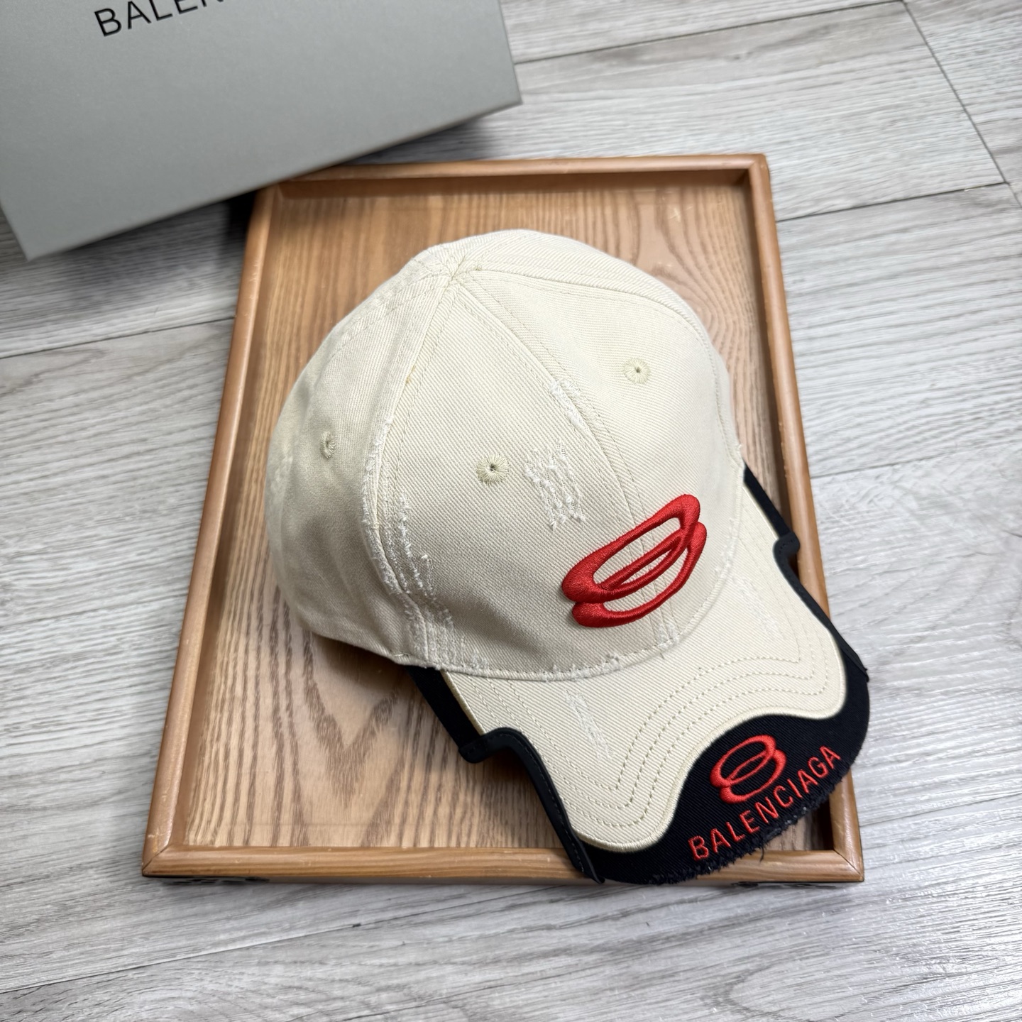 。BA。巴黎世家。【配防尘袋】新品棒球帽！材质：纯棉！透气性好！春天挡风，夏天防晒必备单品！颜色大气！款