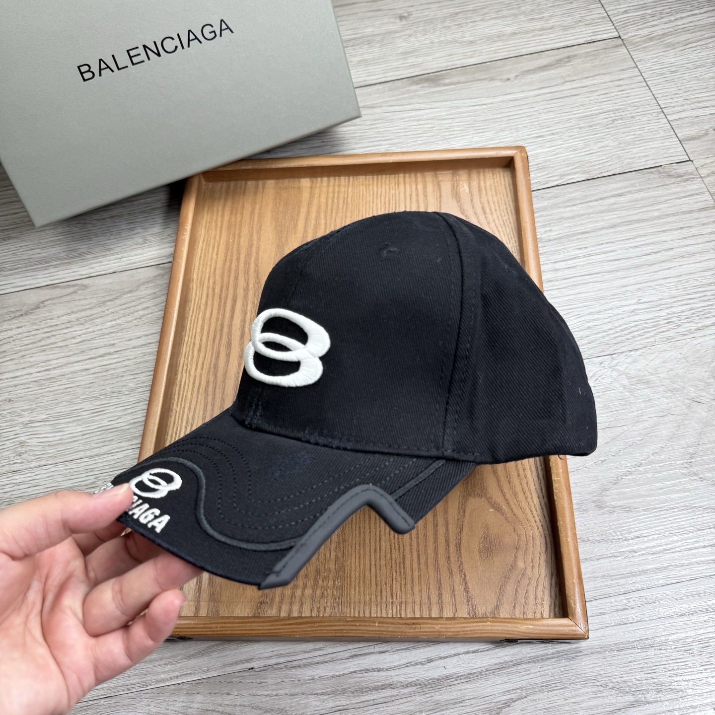 。BA。巴黎世家。【配防尘袋】新品棒球帽！材质：纯棉！透气性好！春天挡风，夏天防晒必备单品！颜色大气！款
