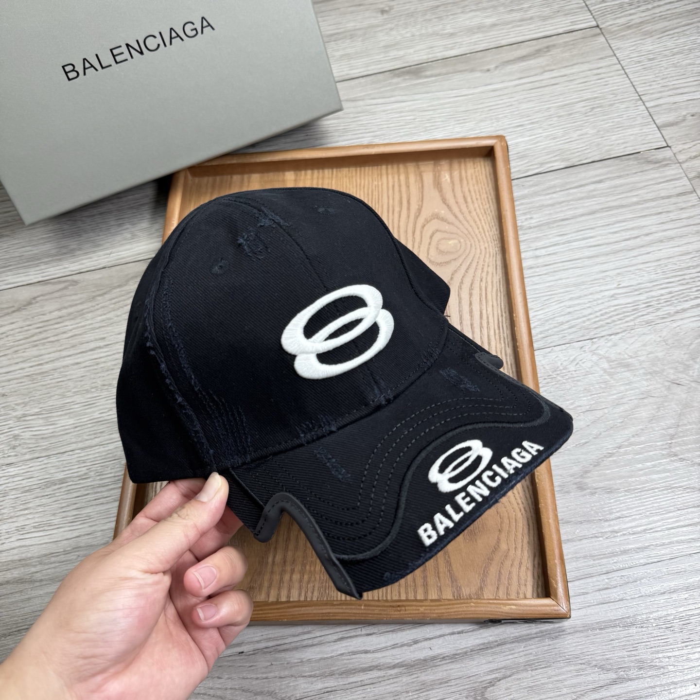 。BA。巴黎世家。【配防尘袋】新品棒球帽！材质：纯棉！透气性好！春天挡风，夏天防晒必备单品！颜色大气！款