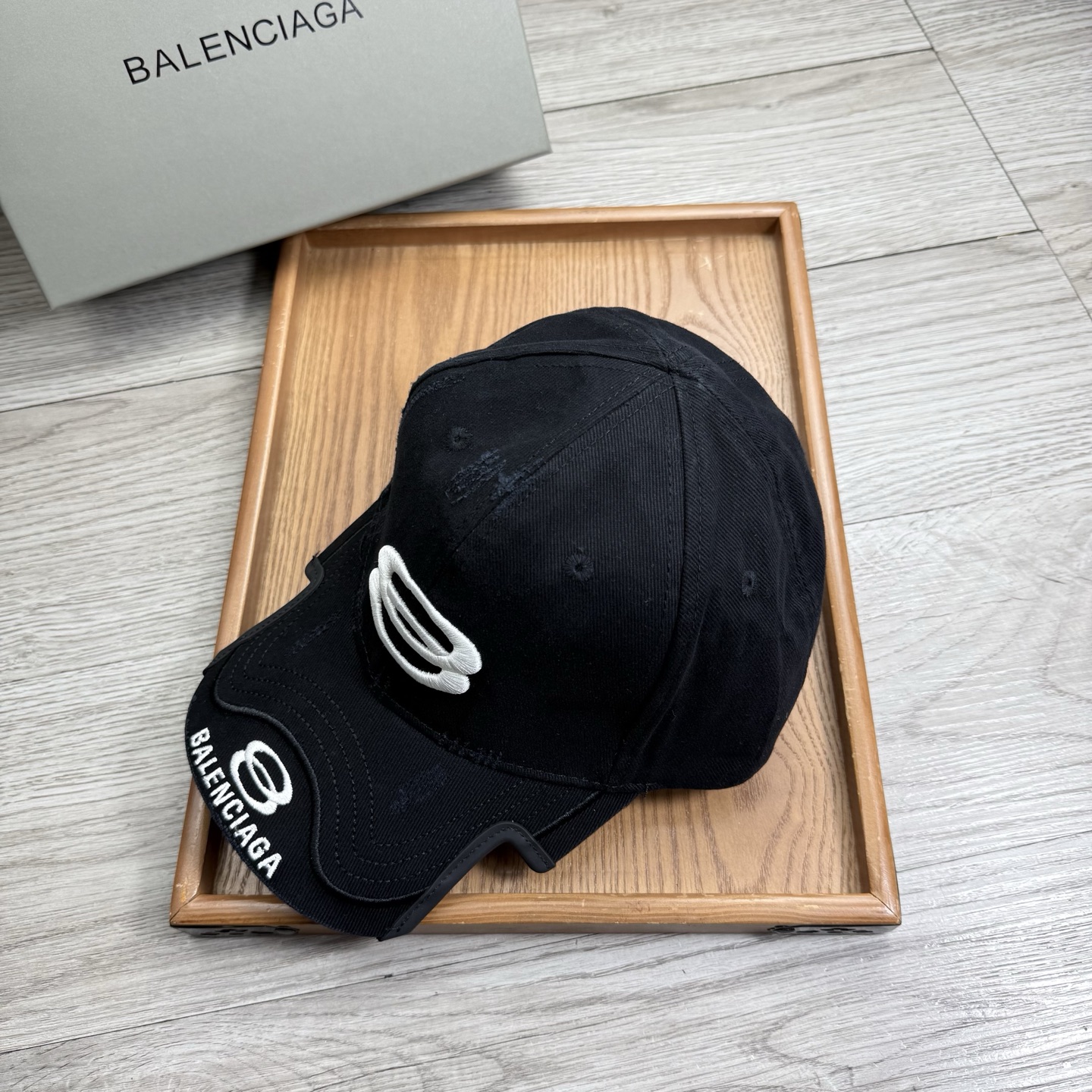 。BA。巴黎世家。【配防尘袋】新品棒球帽！材质：纯棉！透气性好！春天挡风，夏天防晒必备单品！颜色大气！款