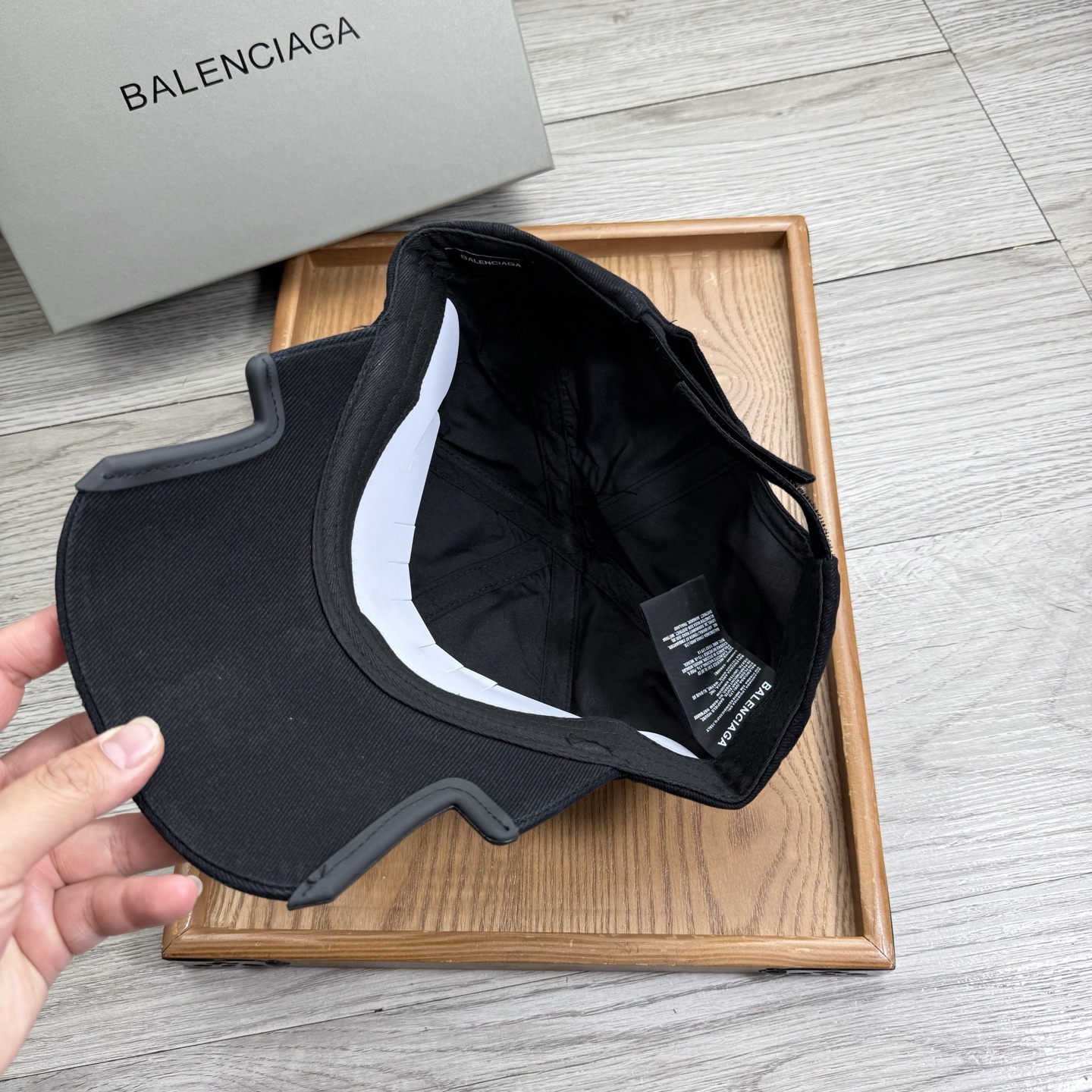 。BA。巴黎世家。【配防尘袋】新品棒球帽！材质：纯棉！透气性好！春天挡风，夏天防晒必备单品！颜色大气！款