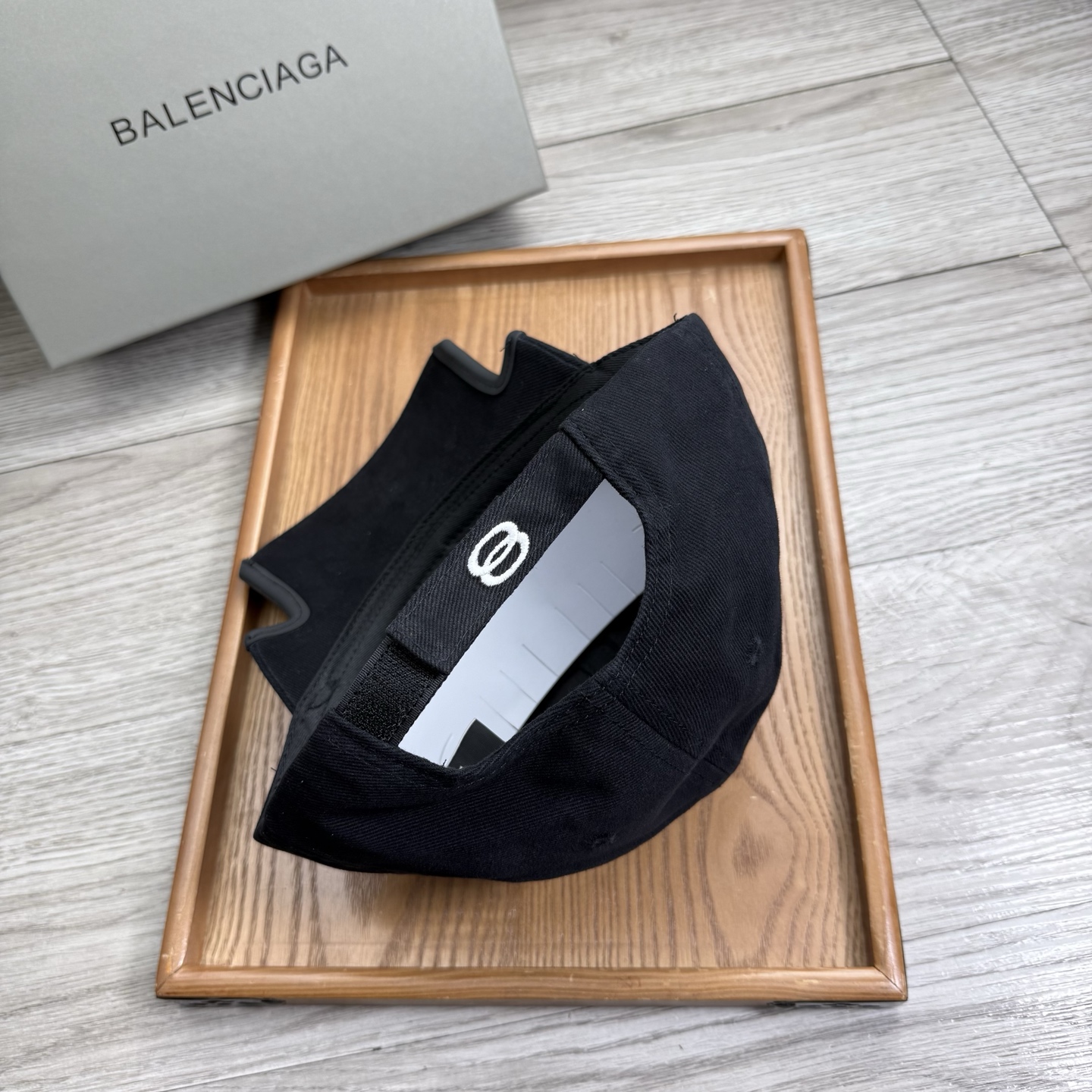 。BA。巴黎世家。【配防尘袋】新品棒球帽！材质：纯棉！透气性好！春天挡风，夏天防晒必备单品！颜色大气！款
