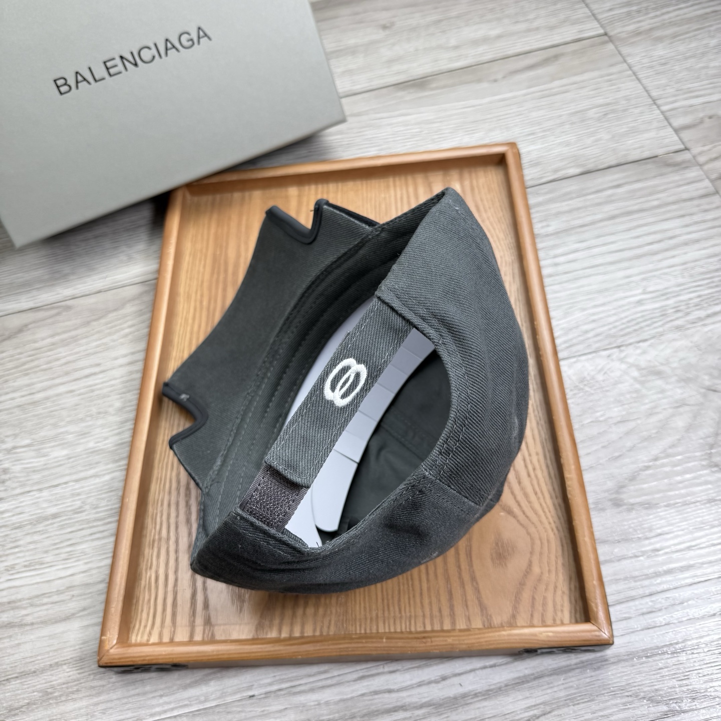 。BA。巴黎世家。【配防尘袋】新品棒球帽！材质：纯棉！透气性好！春天挡风，夏天防晒必备单品！颜色大气！款