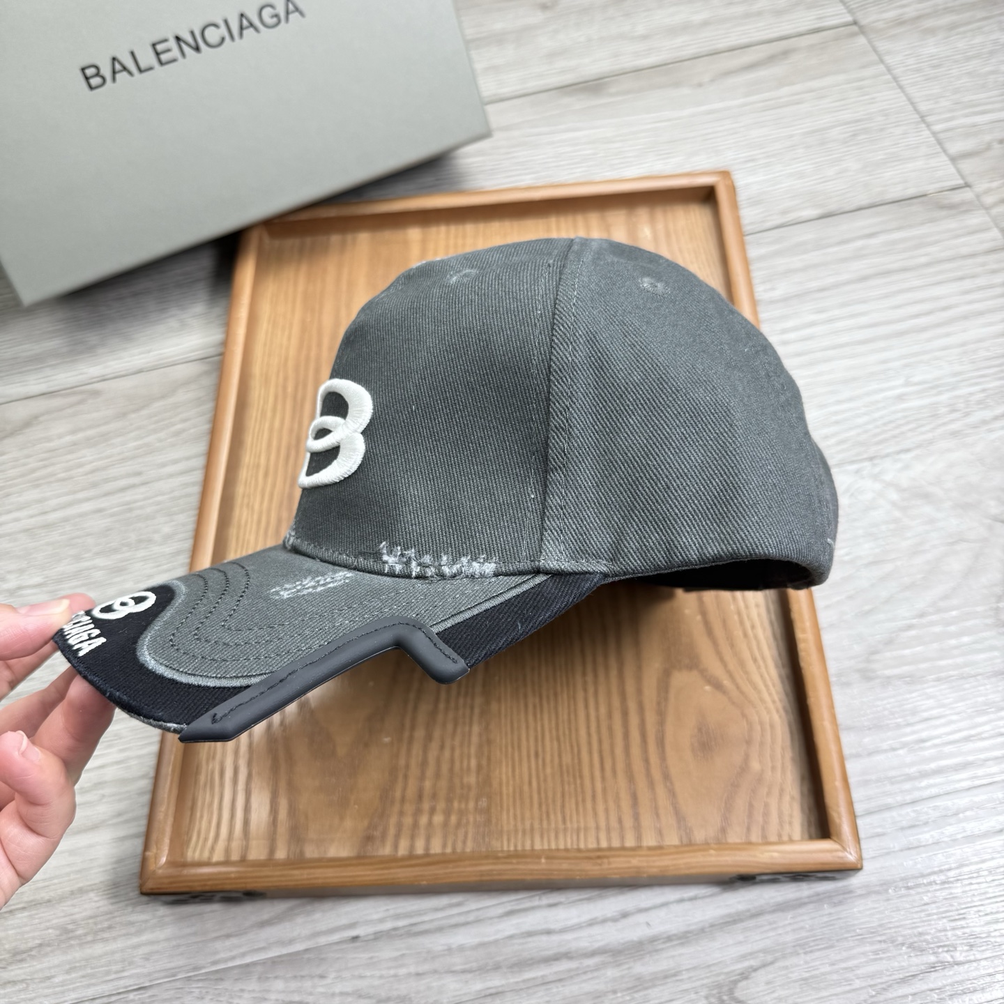 。BA。巴黎世家。【配防尘袋】新品棒球帽！材质：纯棉！透气性好！春天挡风，夏天防晒必备单品！颜色大气！款