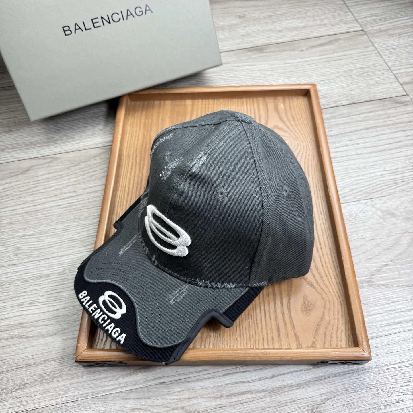 。BA。巴黎世家。【配防尘袋】新品棒球帽！材质：纯棉！透气性好！春天挡风，夏天防晒必备单品！颜色大气！款