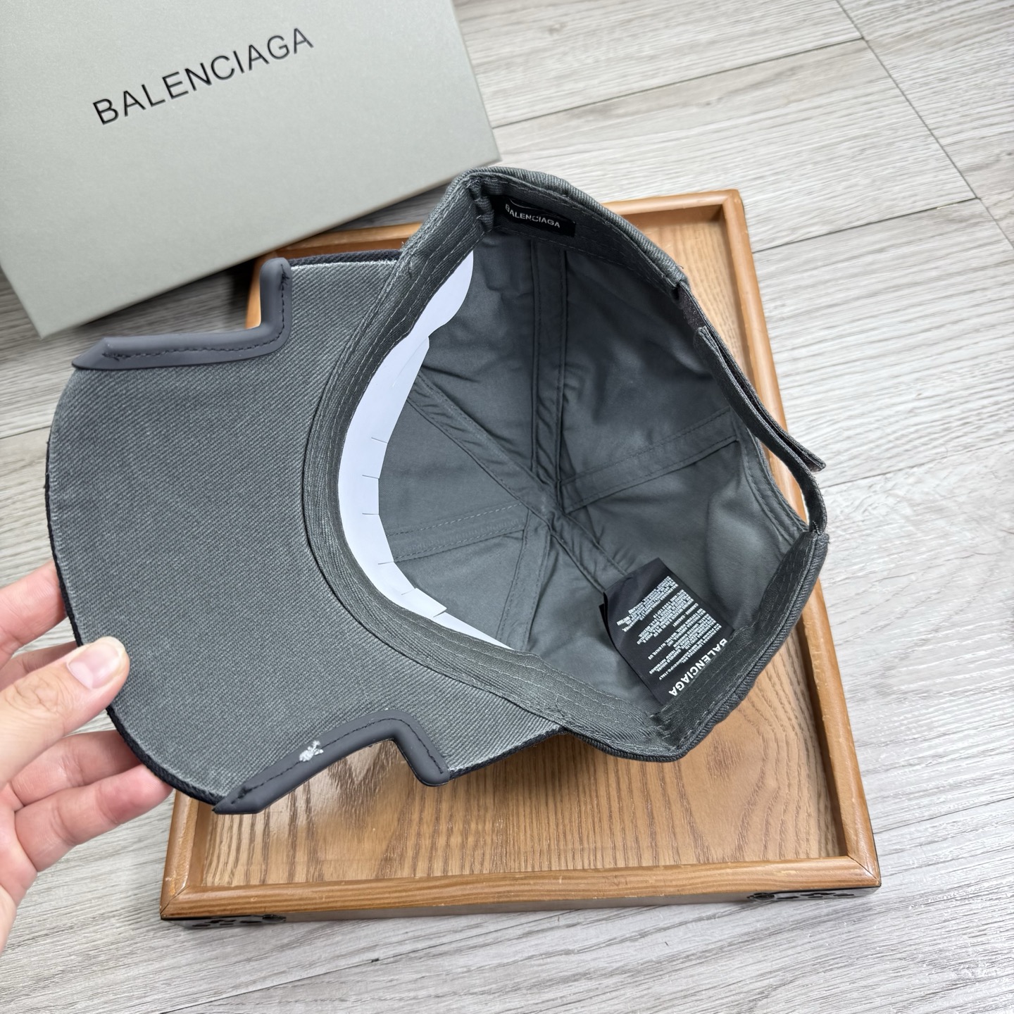 。BA。巴黎世家。【配防尘袋】新品棒球帽！材质：纯棉！透气性好！春天挡风，夏天防晒必备单品！颜色大气！款