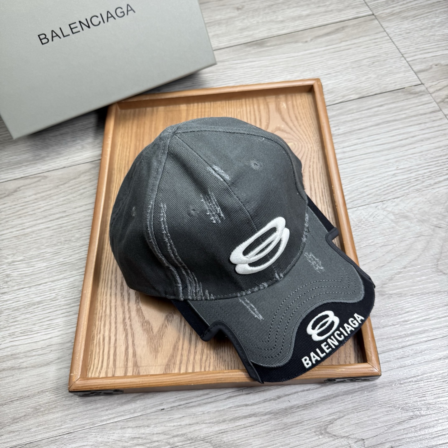 。BA。巴黎世家。【配防尘袋】新品棒球帽！材质：纯棉！透气性好！春天挡风，夏天防晒必备单品！颜色大气！款