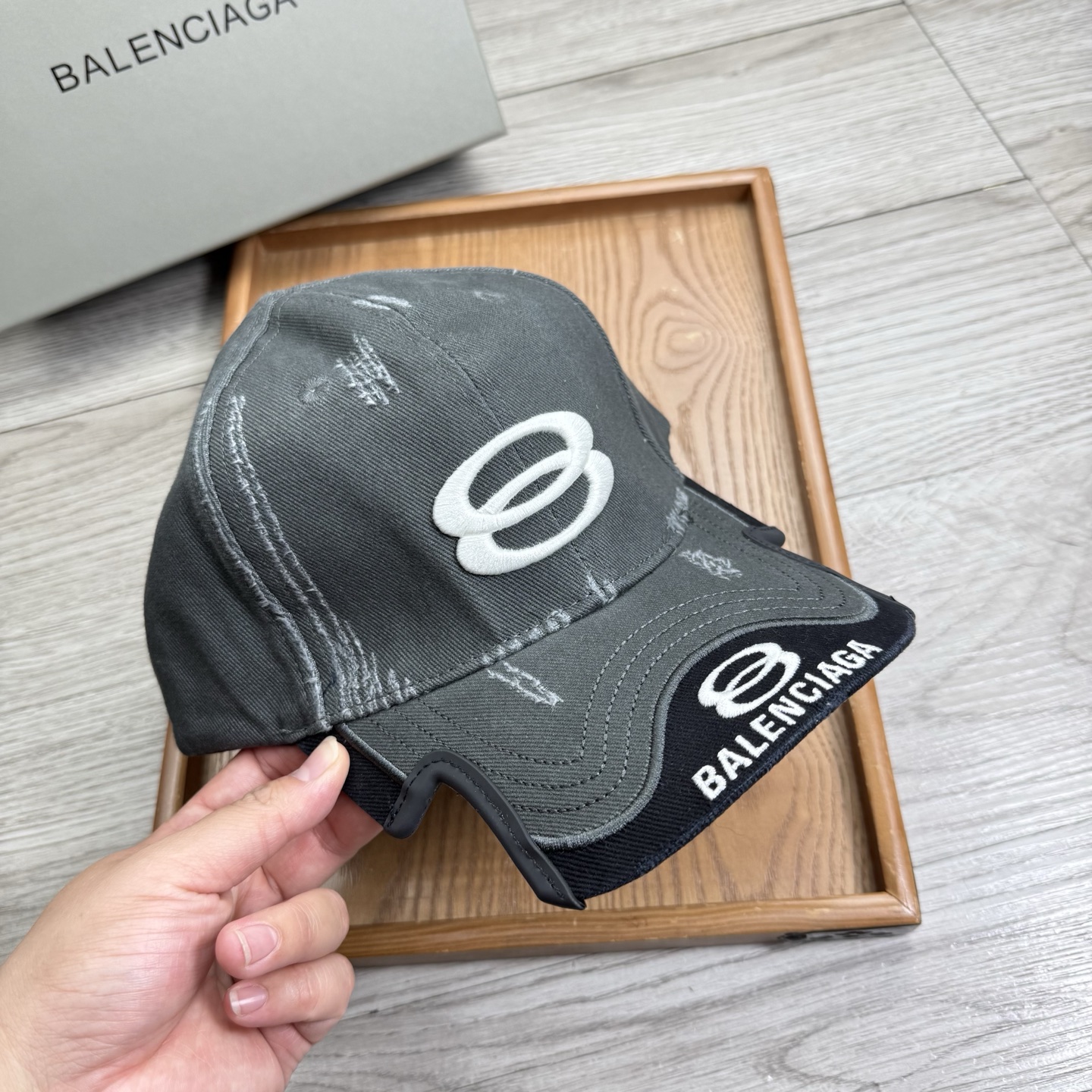 。BA。巴黎世家。【配防尘袋】新品棒球帽！材质：纯棉！透气性好！春天挡风，夏天防晒必备单品！颜色大气！款