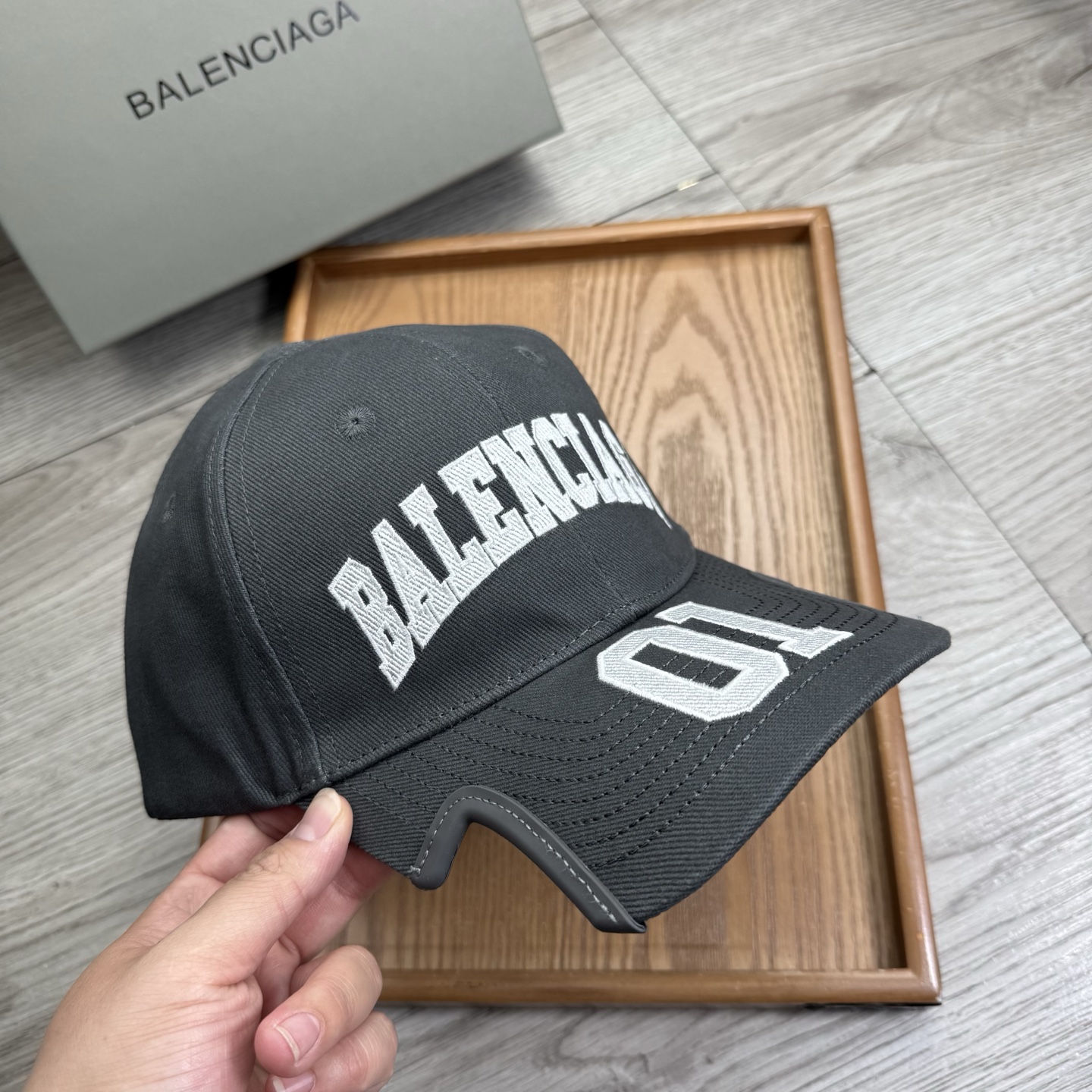 。BA。巴黎世家。【配防尘袋】新品棒球帽！材质：纯棉！透气性好！春天挡风，夏天防晒必备单品！颜色大气！款