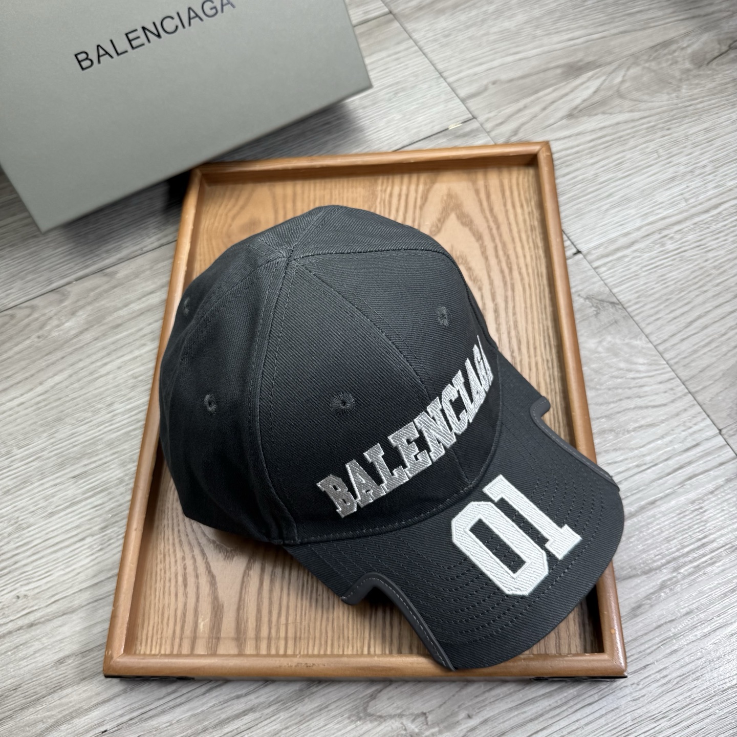 。BA。巴黎世家。【配防尘袋】新品棒球帽！材质：纯棉！透气性好！春天挡风，夏天防晒必备单品！颜色大气！款