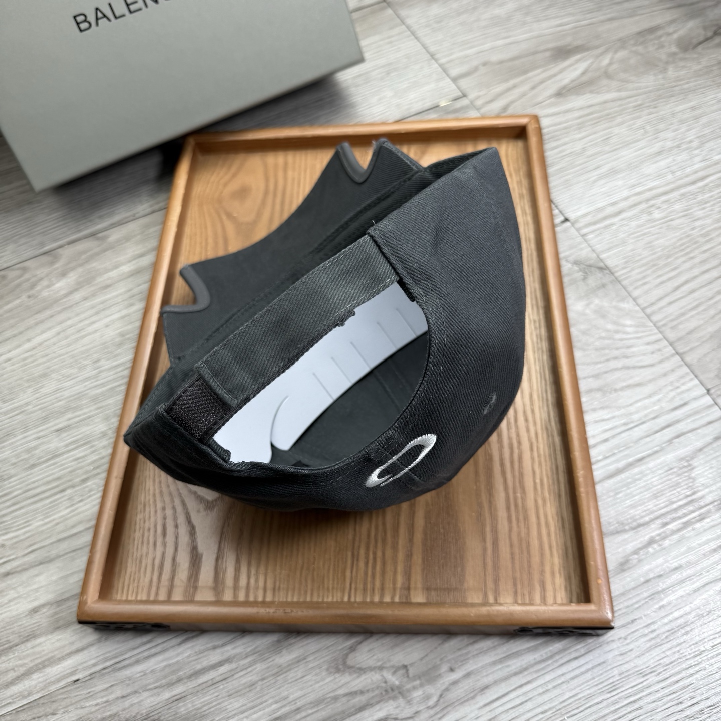 。BA。巴黎世家。【配防尘袋】新品棒球帽！材质：纯棉！透气性好！春天挡风，夏天防晒必备单品！颜色大气！款