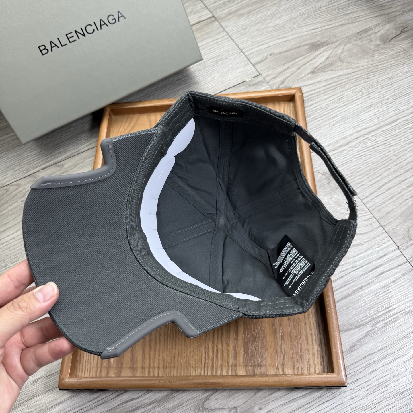 。BA。巴黎世家。【配防尘袋】新品棒球帽！材质：纯棉！透气性好！春天挡风，夏天防晒必备单品！颜色大气！款