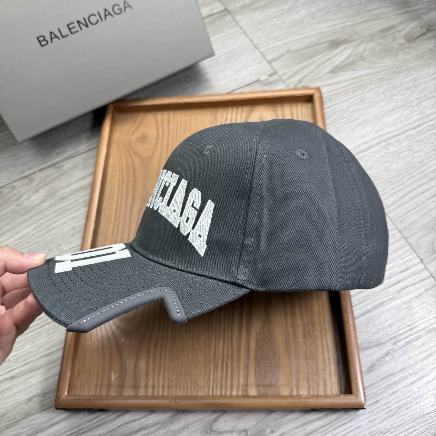 。BA。巴黎世家。【配防尘袋】新品棒球帽！材质：纯棉！透气性好！春天挡风，夏天防晒必备单品！颜色大气！款