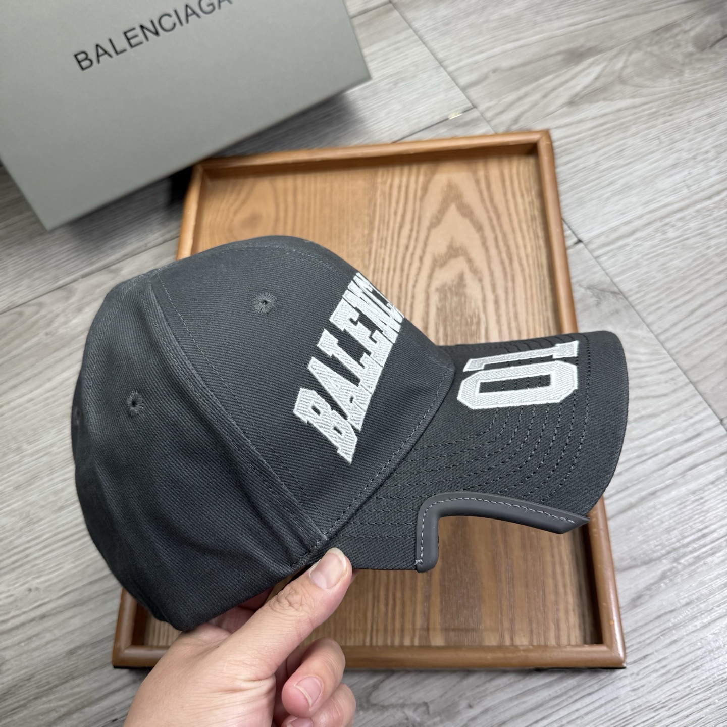 。BA。巴黎世家。【配防尘袋】新品棒球帽！材质：纯棉！透气性好！春天挡风，夏天防晒必备单品！颜色大气！款