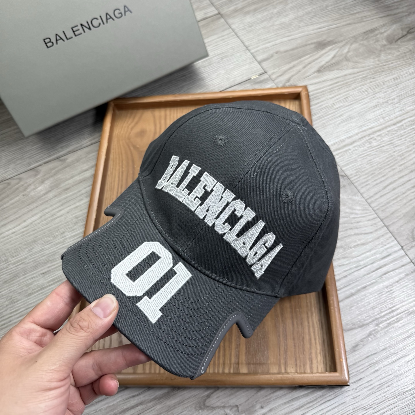 。BA。巴黎世家。【配防尘袋】新品棒球帽！材质：纯棉！透气性好！春天挡风，夏天防晒必备单品！颜色大气！款