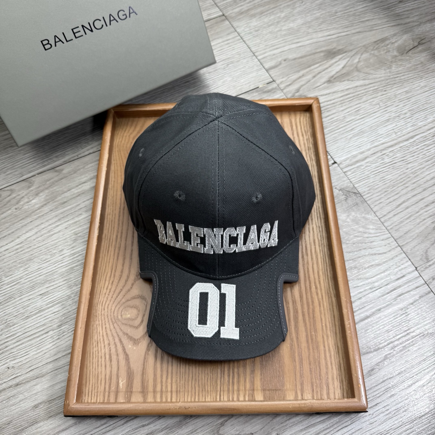 。BA。巴黎世家。【配防尘袋】新品棒球帽！材质：纯棉！透气性好！春天挡风，夏天防晒必备单品！颜色大气！款