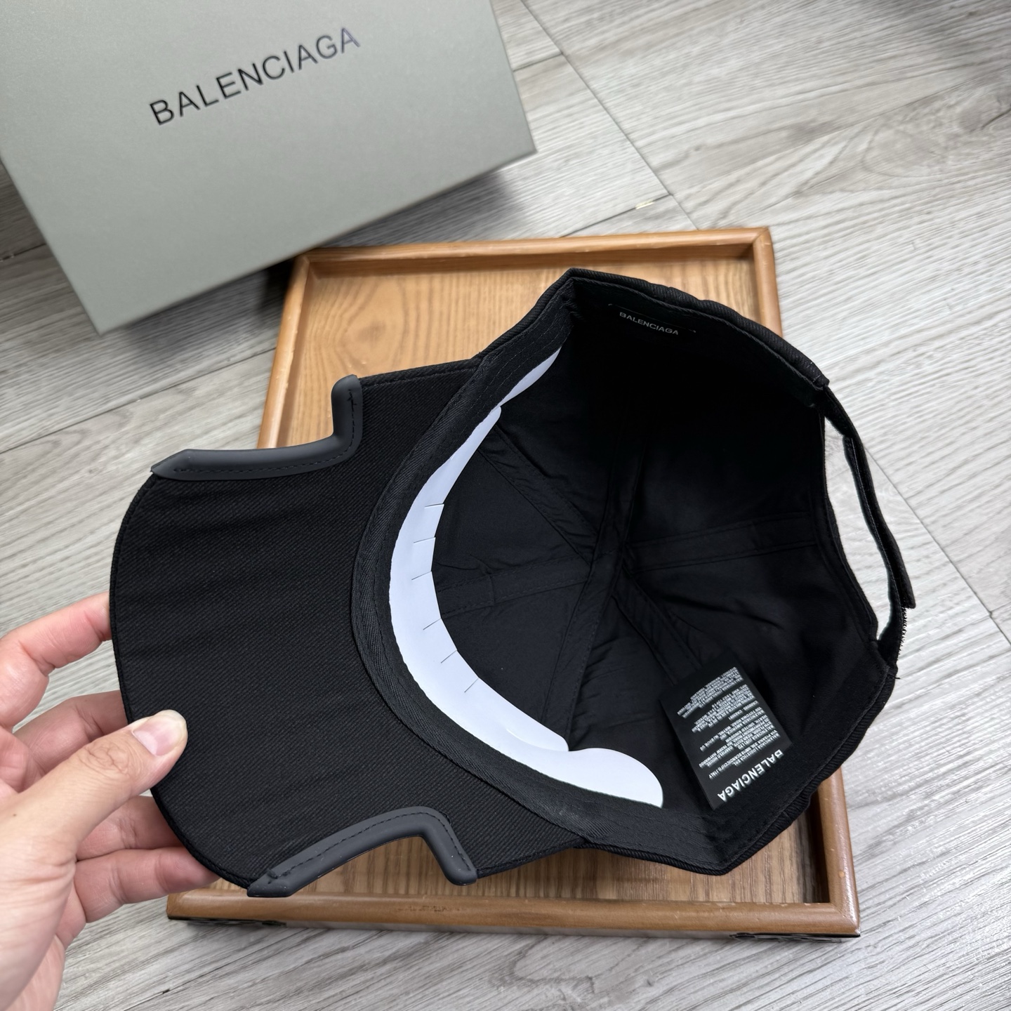 。BA。巴黎世家。【配防尘袋】新品棒球帽！材质：纯棉！透气性好！春天挡风，夏天防晒必备单品！颜色大气！款