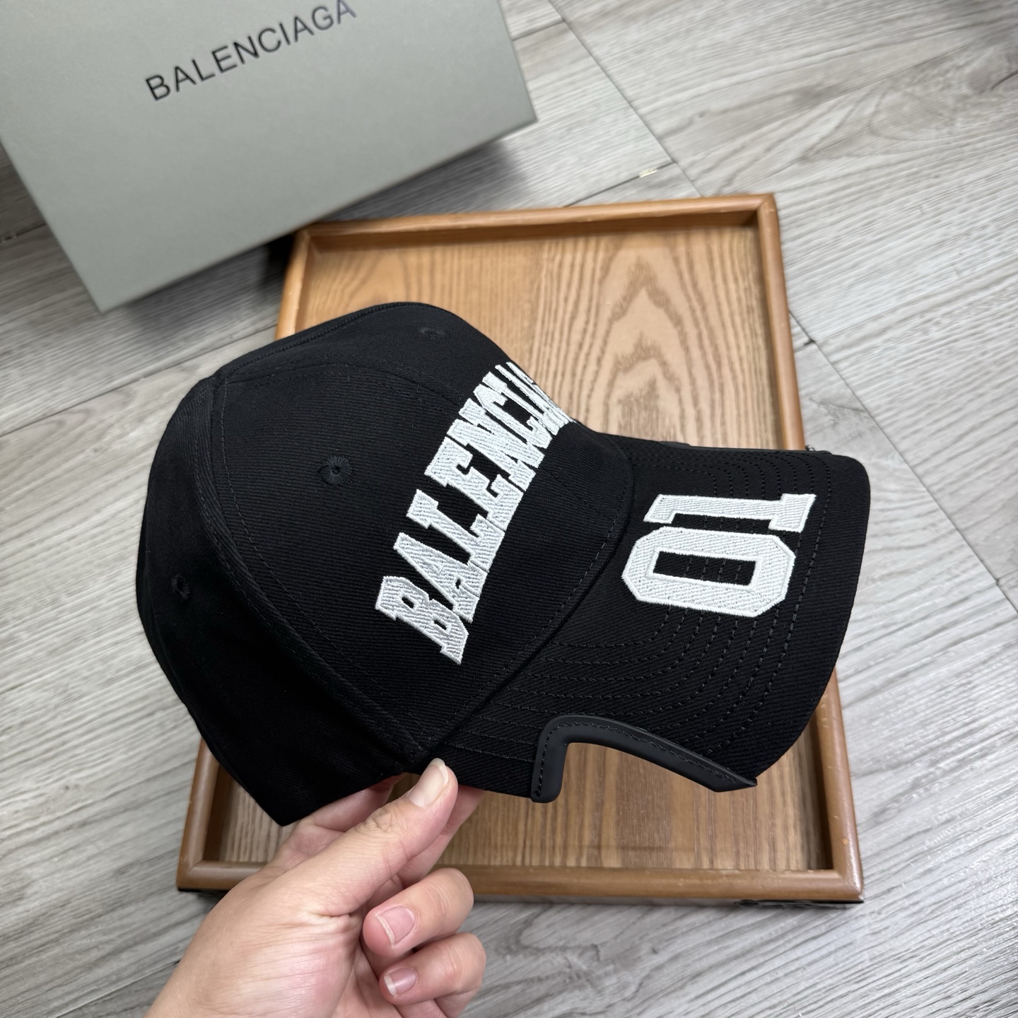 。BA。巴黎世家。【配防尘袋】新品棒球帽！材质：纯棉！透气性好！春天挡风，夏天防晒必备单品！颜色大气！款