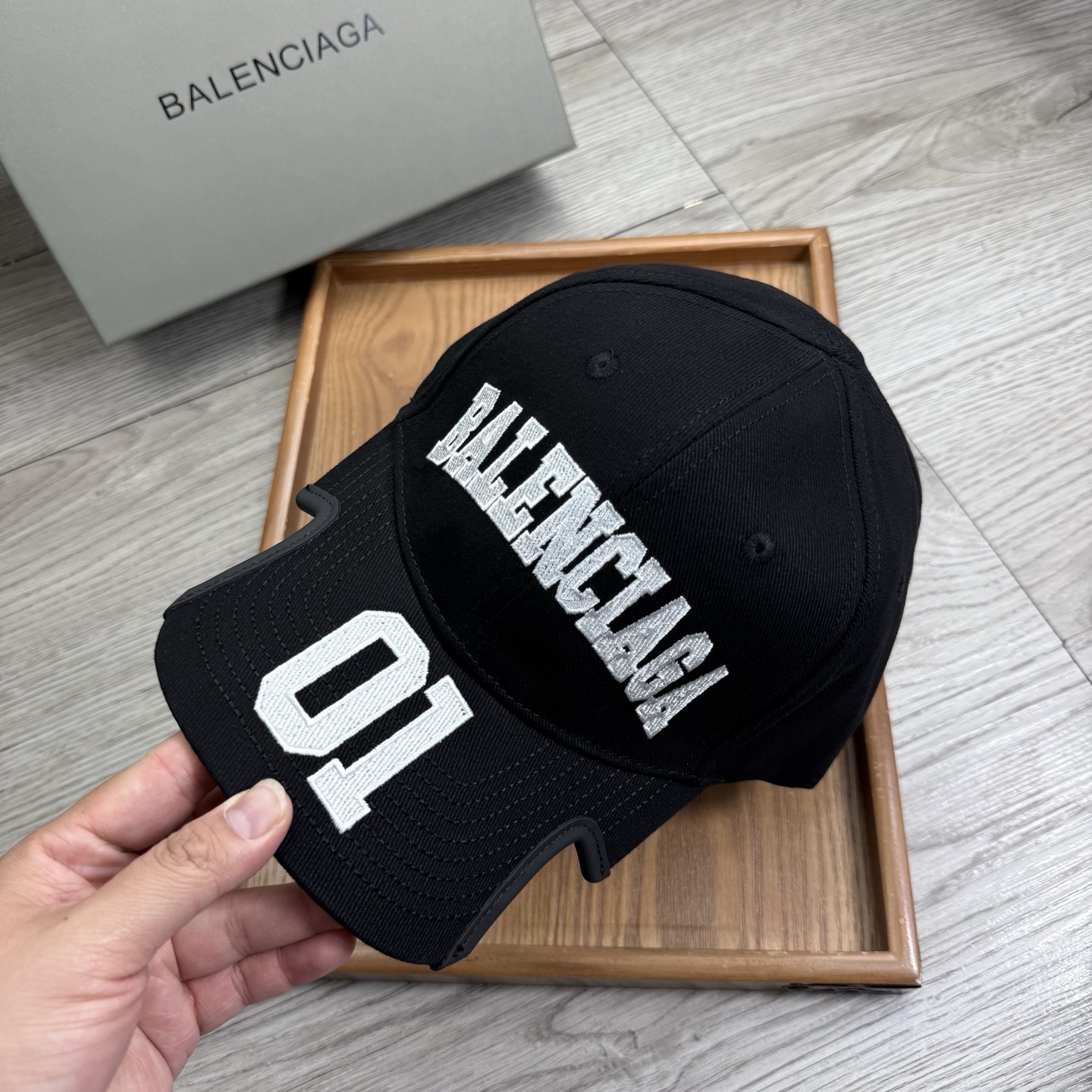 。BA。巴黎世家。【配防尘袋】新品棒球帽！材质：纯棉！透气性好！春天挡风，夏天防晒必备单品！颜色大气！款