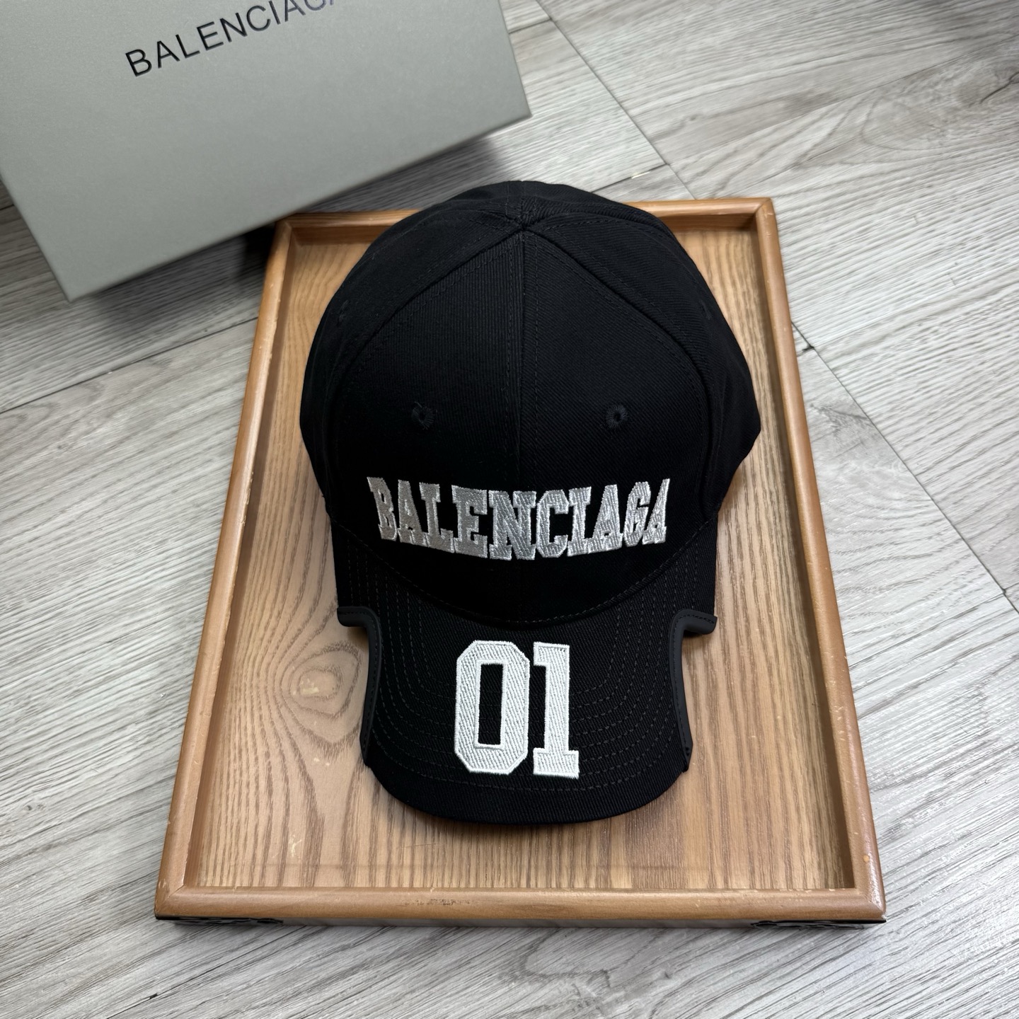 。BA。巴黎世家。【配防尘袋】新品棒球帽！材质：纯棉！透气性好！春天挡风，夏天防晒必备单品！颜色大气！款