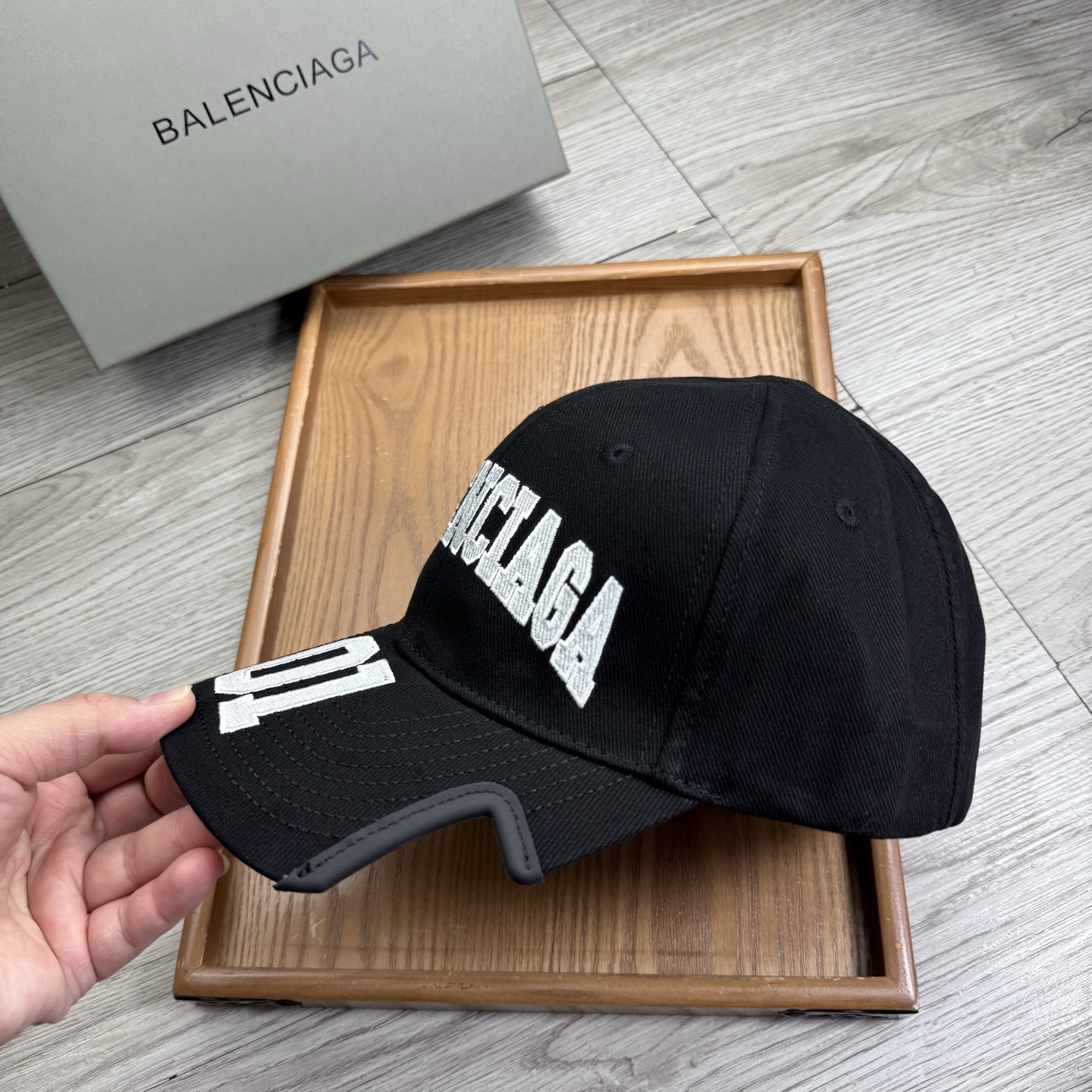 。BA。巴黎世家。【配防尘袋】新品棒球帽！材质：纯棉！透气性好！春天挡风，夏天防晒必备单品！颜色大气！款