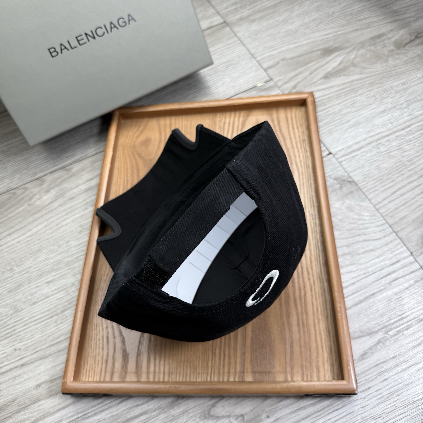 。BA。巴黎世家。【配防尘袋】新品棒球帽！材质：纯棉！透气性好！春天挡风，夏天防晒必备单品！颜色大气！款