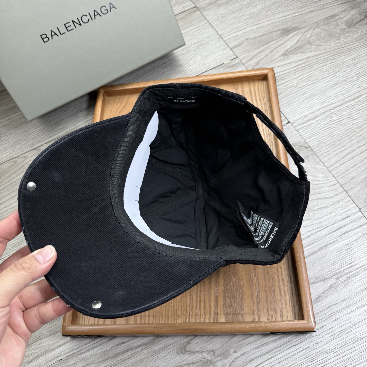 。BA。巴黎世家。【配防尘袋】新品棒球帽！材质：纯棉！透气性好！春天挡风，夏天防晒必备单品！颜色大气！款
