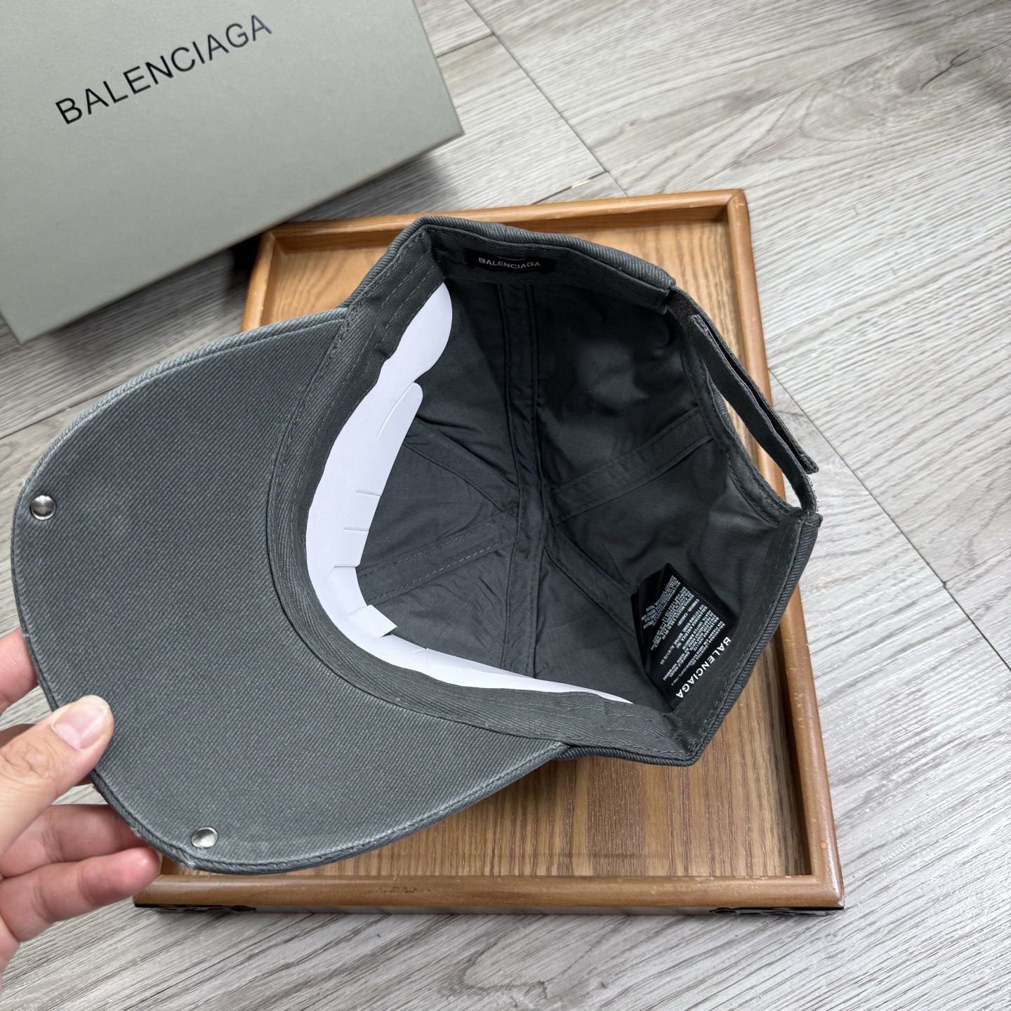 。BA。巴黎世家。【配防尘袋】新品棒球帽！材质：纯棉！透气性好！春天挡风，夏天防晒必备单品！颜色大气！款