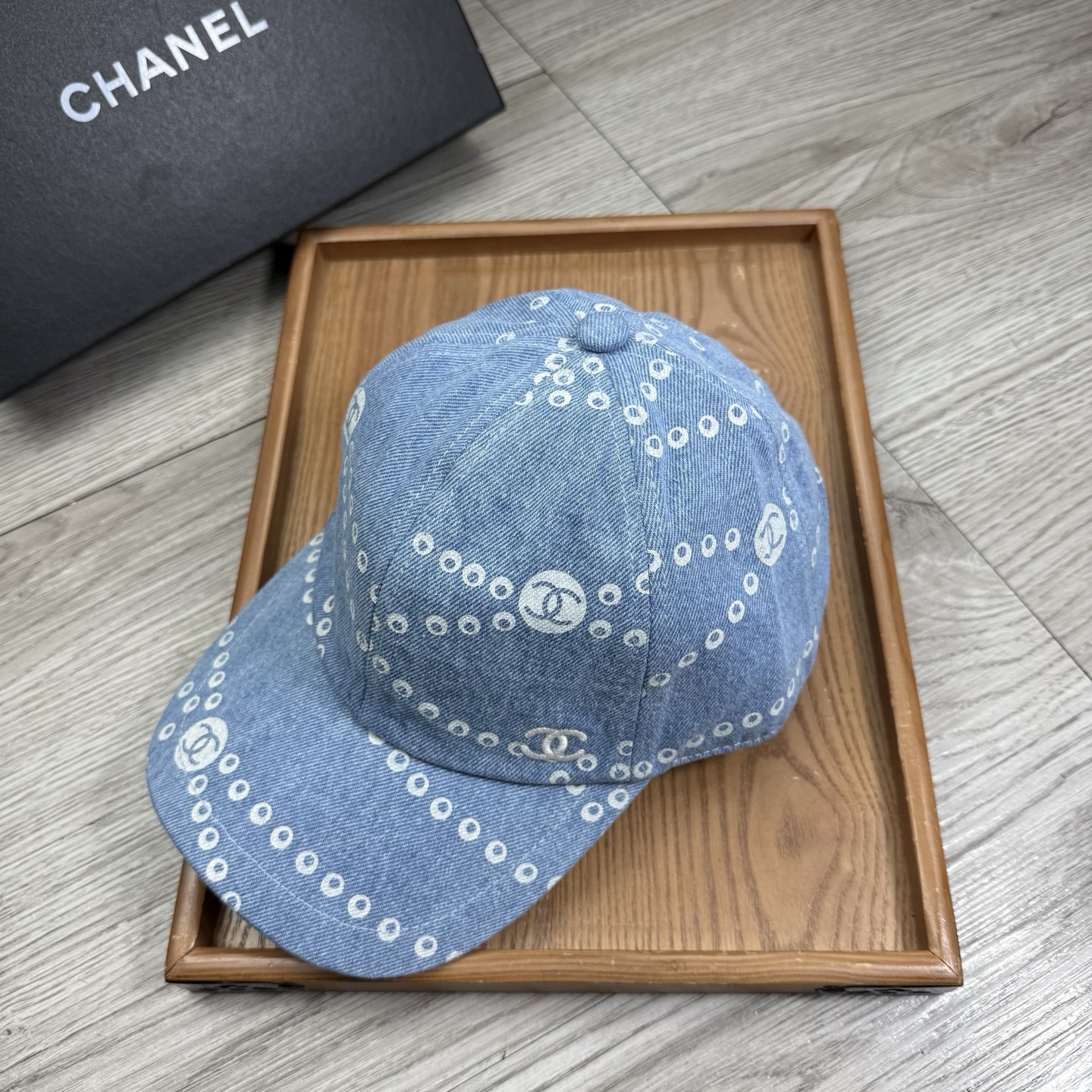 。C家。【配防尘袋】新品棒球帽！材质：纯棉！透气性好！春天挡风，夏天防晒必备单品！颜色大气！款式新颖别致
