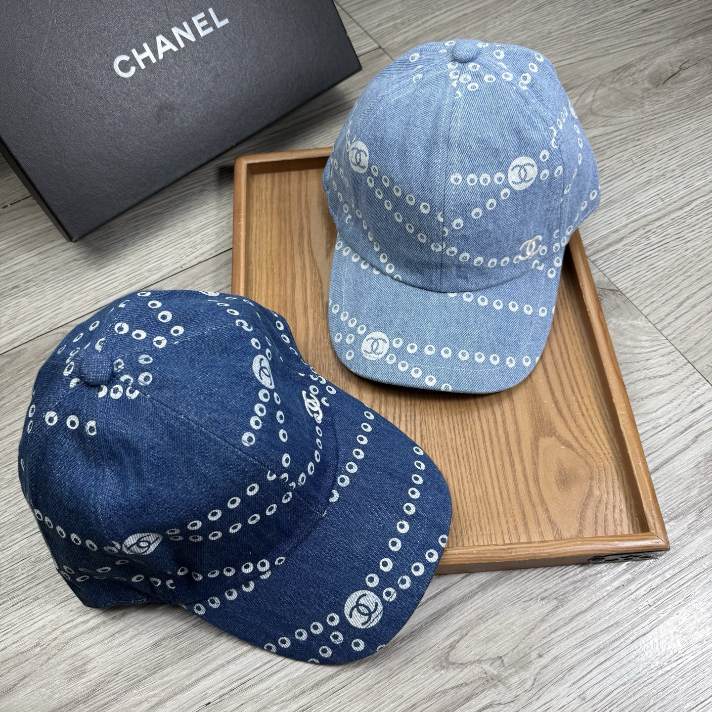 。C家。【配防尘袋】新品棒球帽！材质：纯棉！透气性好！春天挡风，夏天防晒必备单品！颜色大气！款式新颖别致