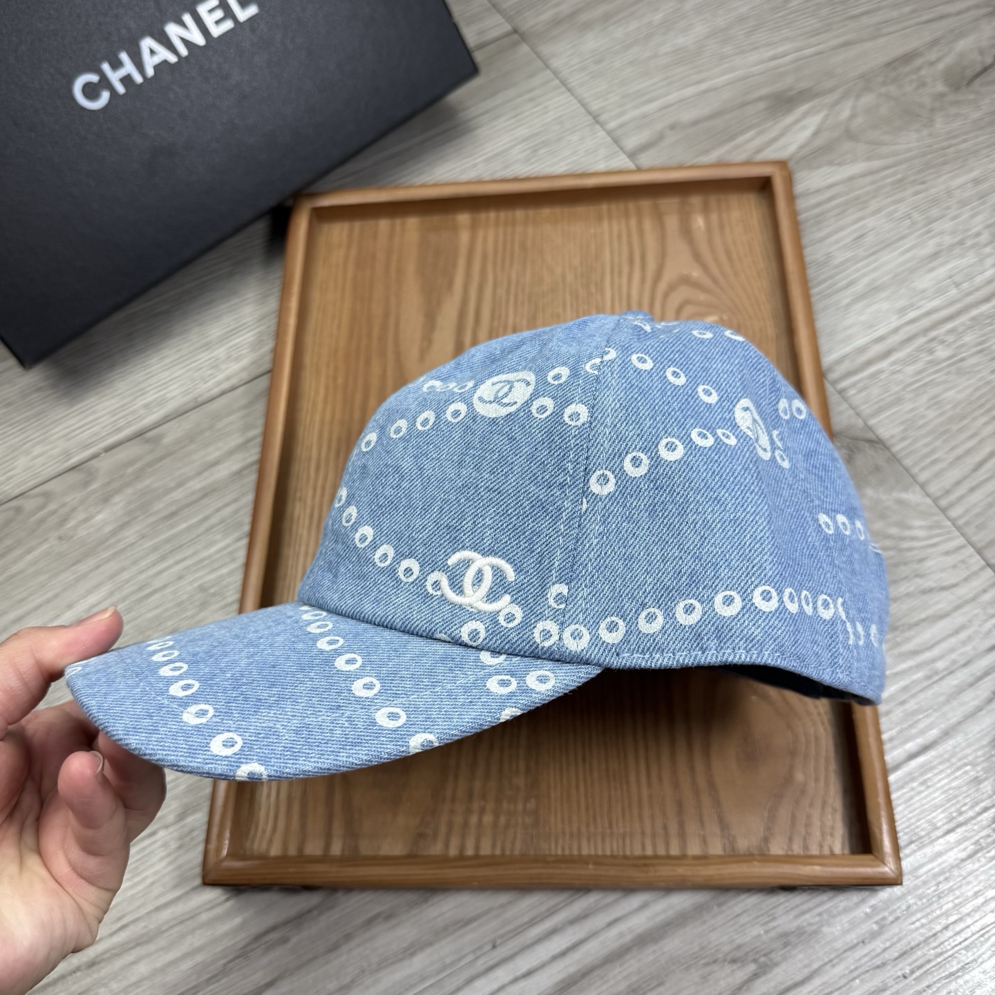 。C家。【配防尘袋】新品棒球帽！材质：纯棉！透气性好！春天挡风，夏天防晒必备单品！颜色大气！款式新颖别致