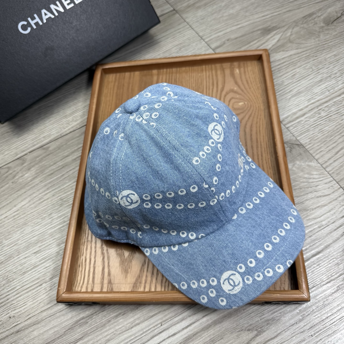 。C家。【配防尘袋】新品棒球帽！材质：纯棉！透气性好！春天挡风，夏天防晒必备单品！颜色大气！款式新颖别致