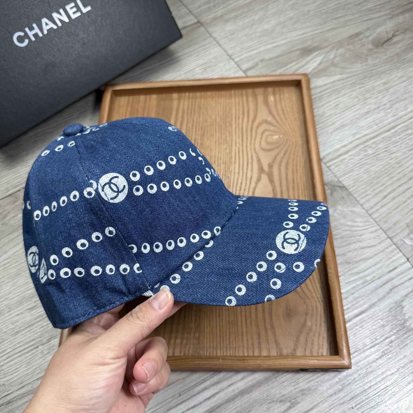 。C家。【配防尘袋】新品棒球帽！材质：纯棉！透气性好！春天挡风，夏天防晒必备单品！颜色大气！款式新颖别致