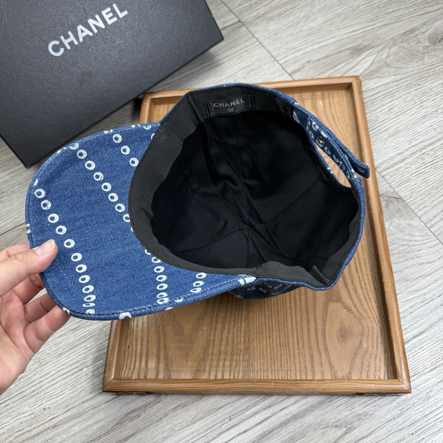 。C家。【配防尘袋】新品棒球帽！材质：纯棉！透气性好！春天挡风，夏天防晒必备单品！颜色大气！款式新颖别致