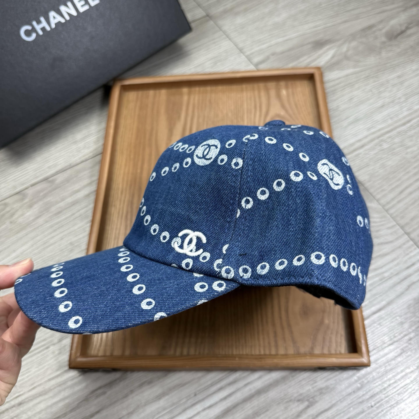 。C家。【配防尘袋】新品棒球帽！材质：纯棉！透气性好！春天挡风，夏天防晒必备单品！颜色大气！款式新颖别致