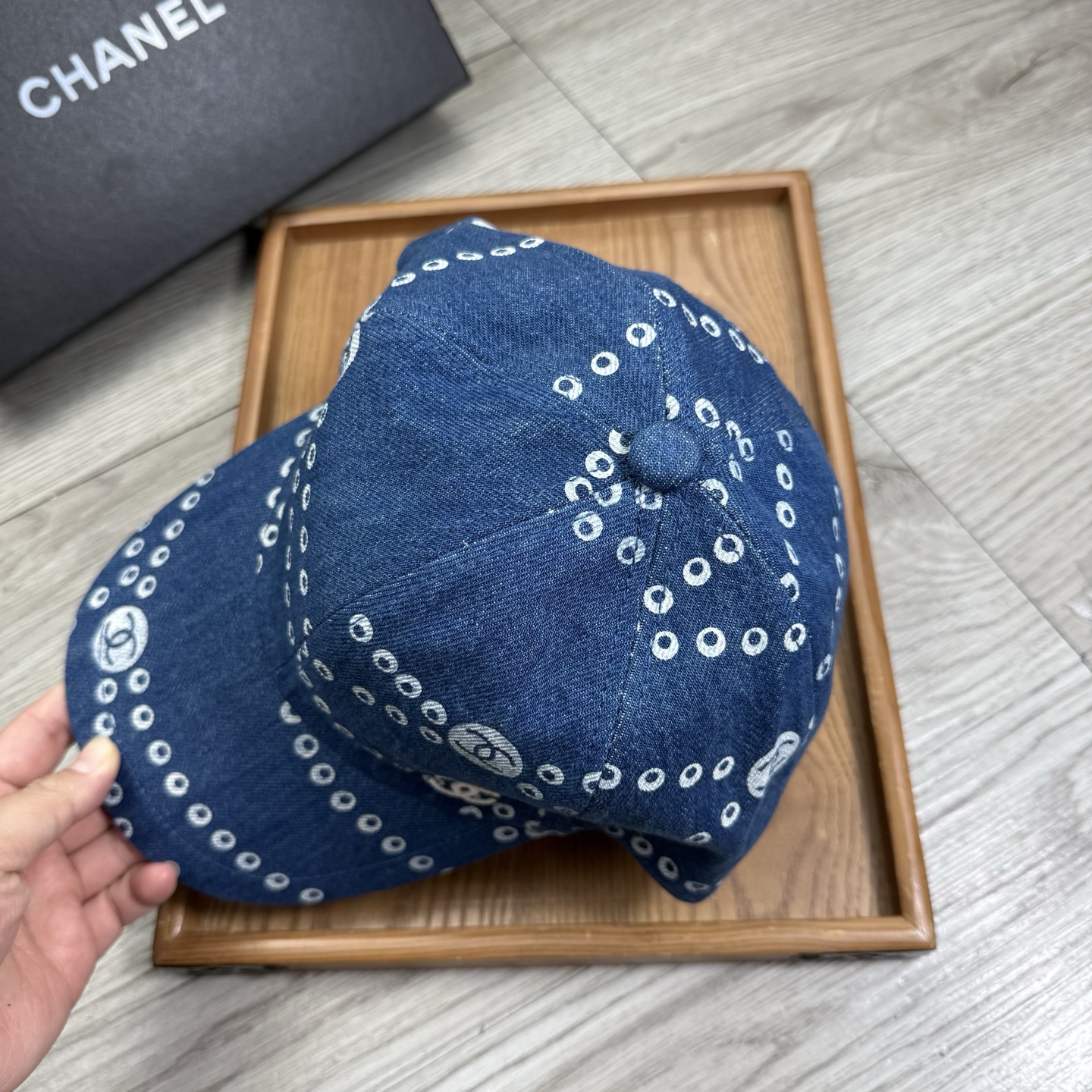 。C家。【配防尘袋】新品棒球帽！材质：纯棉！透气性好！春天挡风，夏天防晒必备单品！颜色大气！款式新颖别致