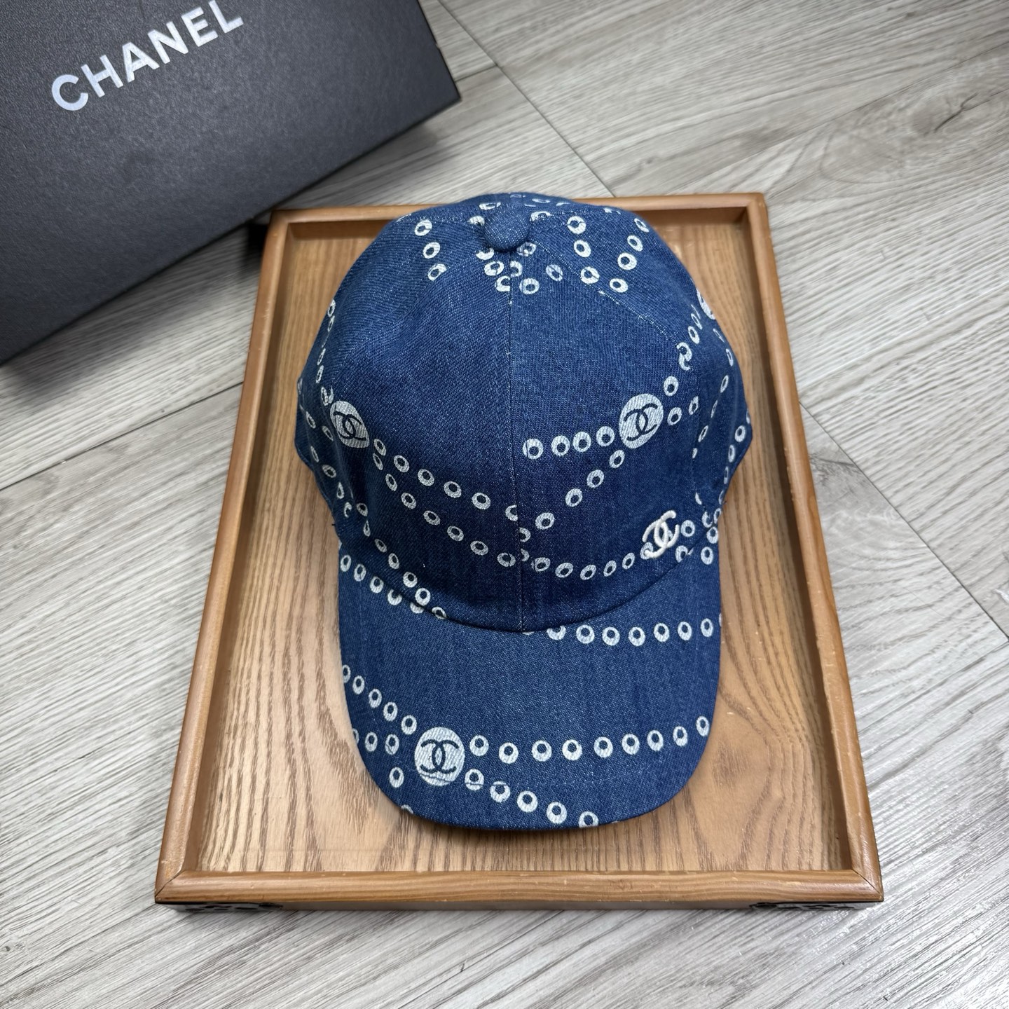 。C家。【配防尘袋】新品棒球帽！材质：纯棉！透气性好！春天挡风，夏天防晒必备单品！颜色大气！款式新颖别致