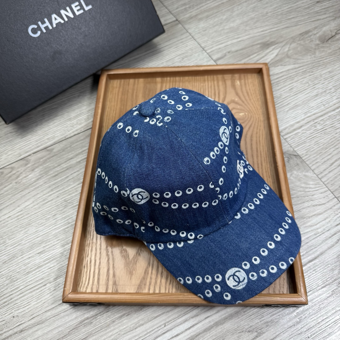 。C家。【配防尘袋】新品棒球帽！材质：纯棉！透气性好！春天挡风，夏天防晒必备单品！颜色大气！款式新颖别致