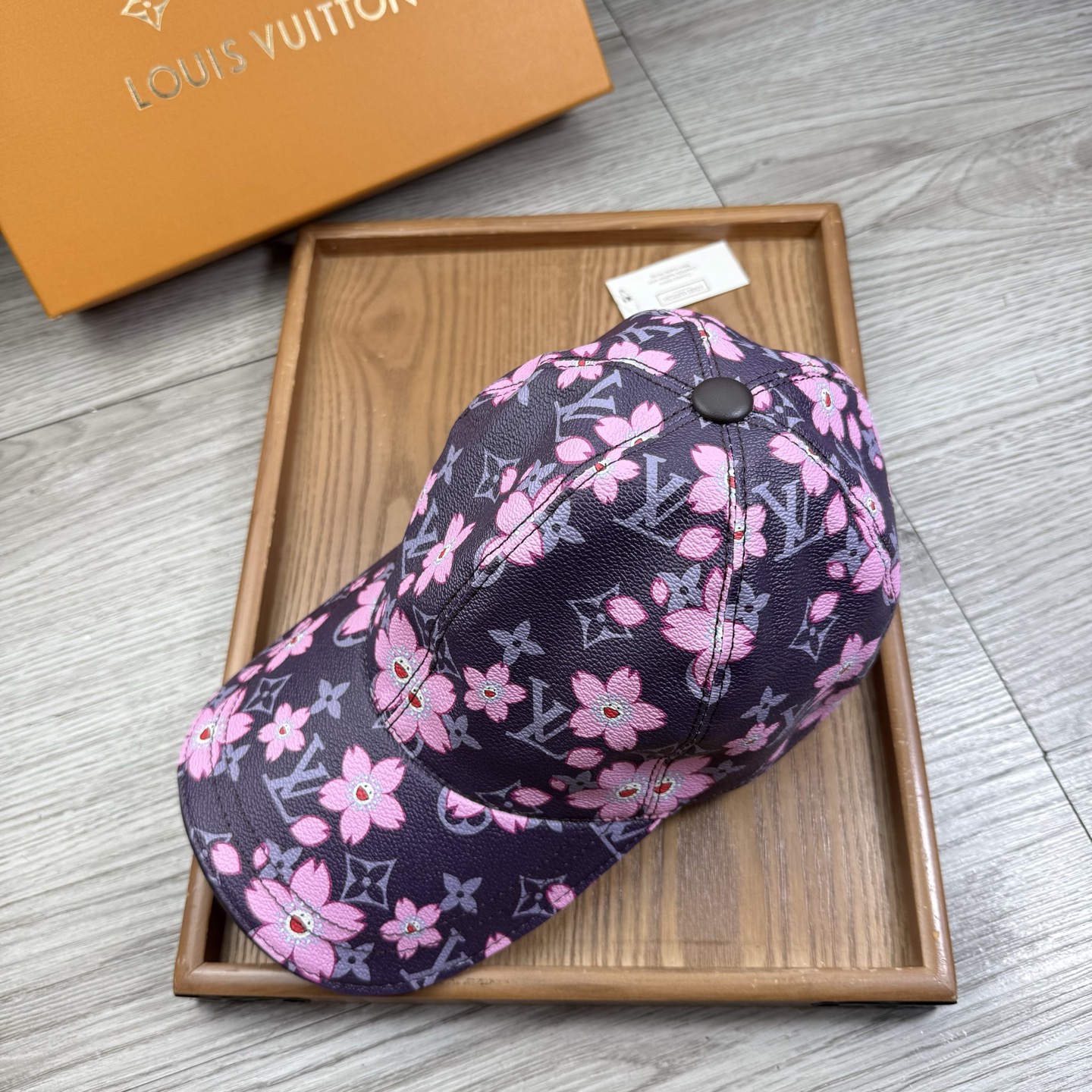 🌹。L家。【超A品质】最新款！时尚潮流，高端做工！每一个帽子都是用心之作！牛津材质！头层牛皮！配盒子、防