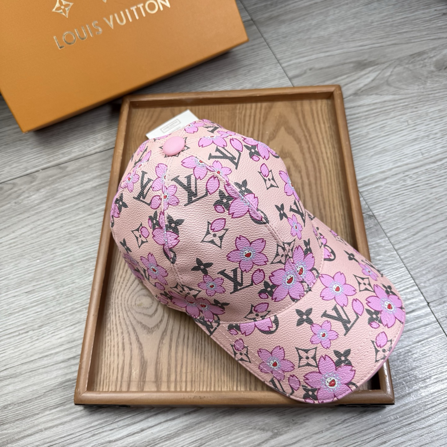🌹。L家。【超A品质】最新款！时尚潮流，高端做工！每一个帽子都是用心之作！牛津材质！头层牛皮！配盒子、防